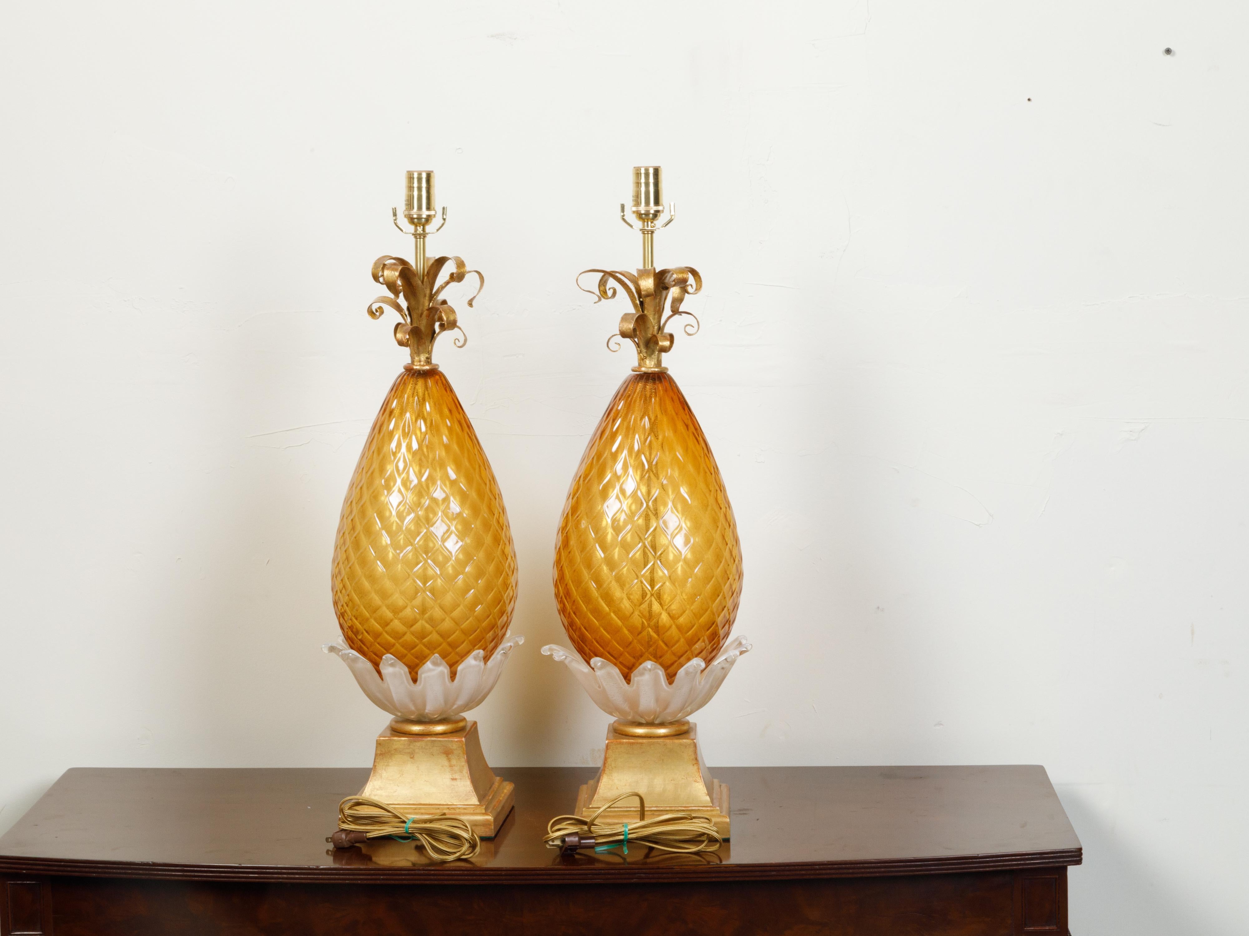 Pair of Venetian Murano Glass Pineapple Style Table Lamps with Gilt Scrolls In Good Condition For Sale In Atlanta, GA