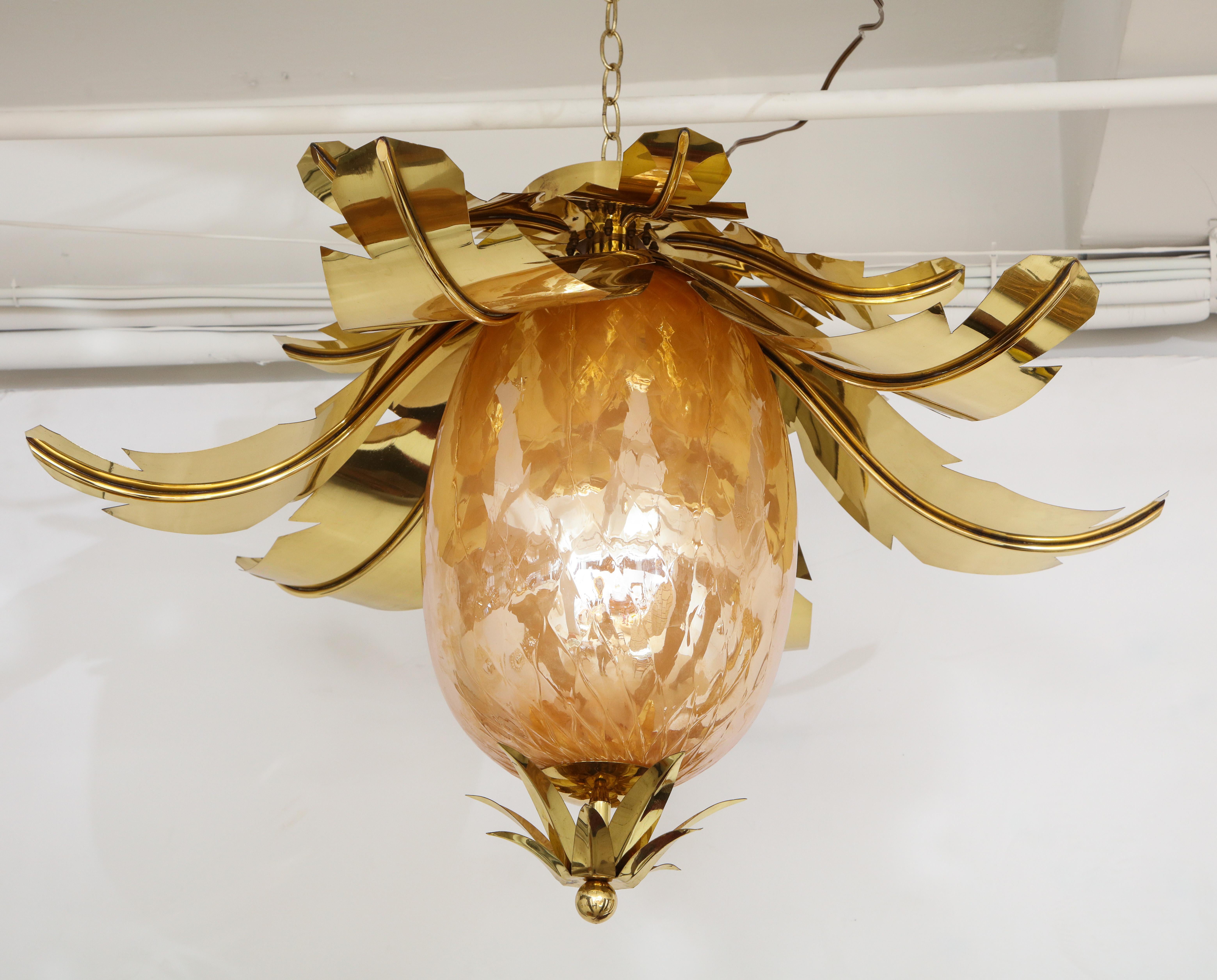 Italian Pair of Venetian Peach Glass and Brass Leaves Pendant Chandeliers For Sale