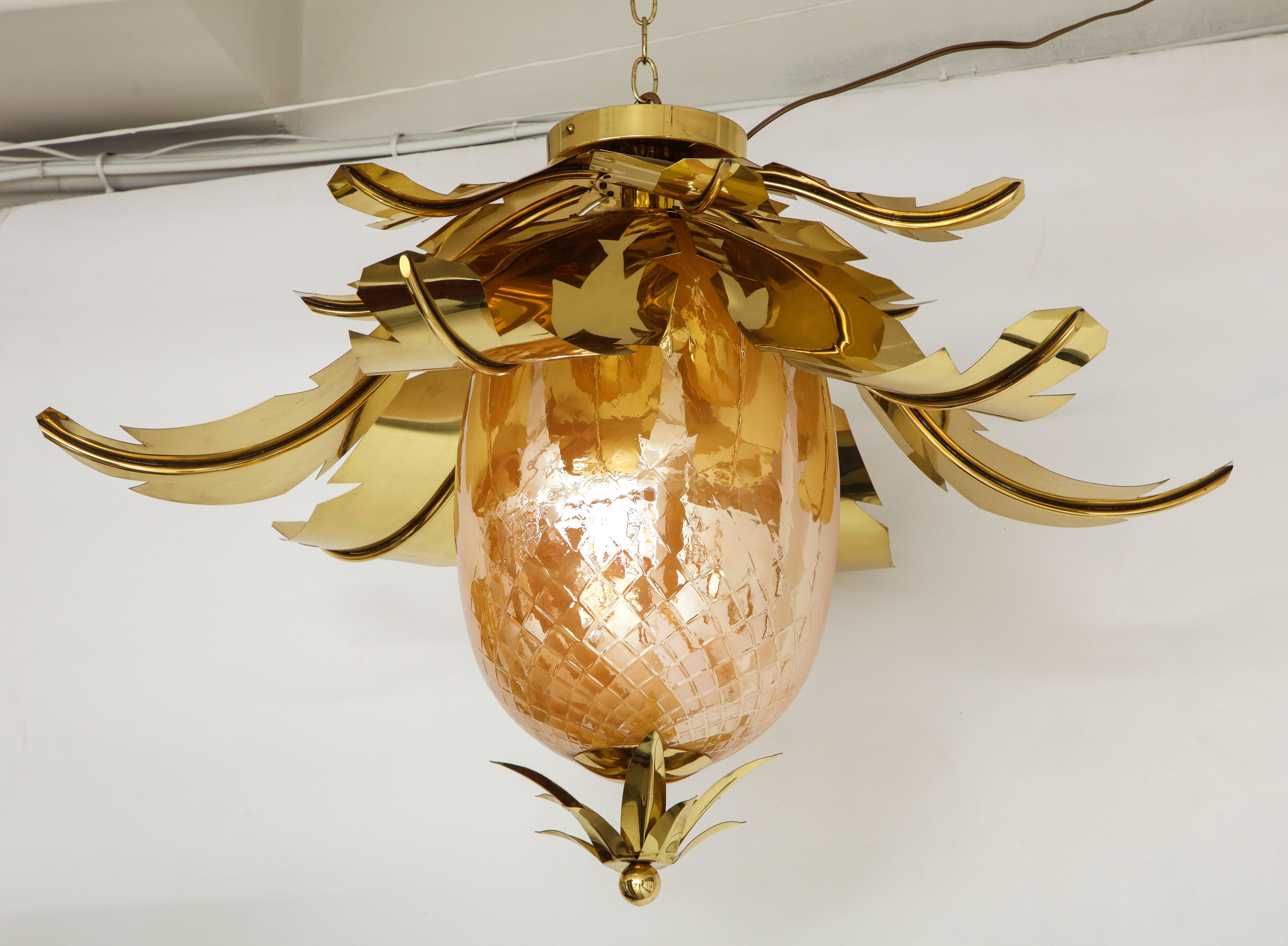 Mid-20th Century Pair of Venetian Peach Glass and Brass Leaves Pendant Chandeliers For Sale