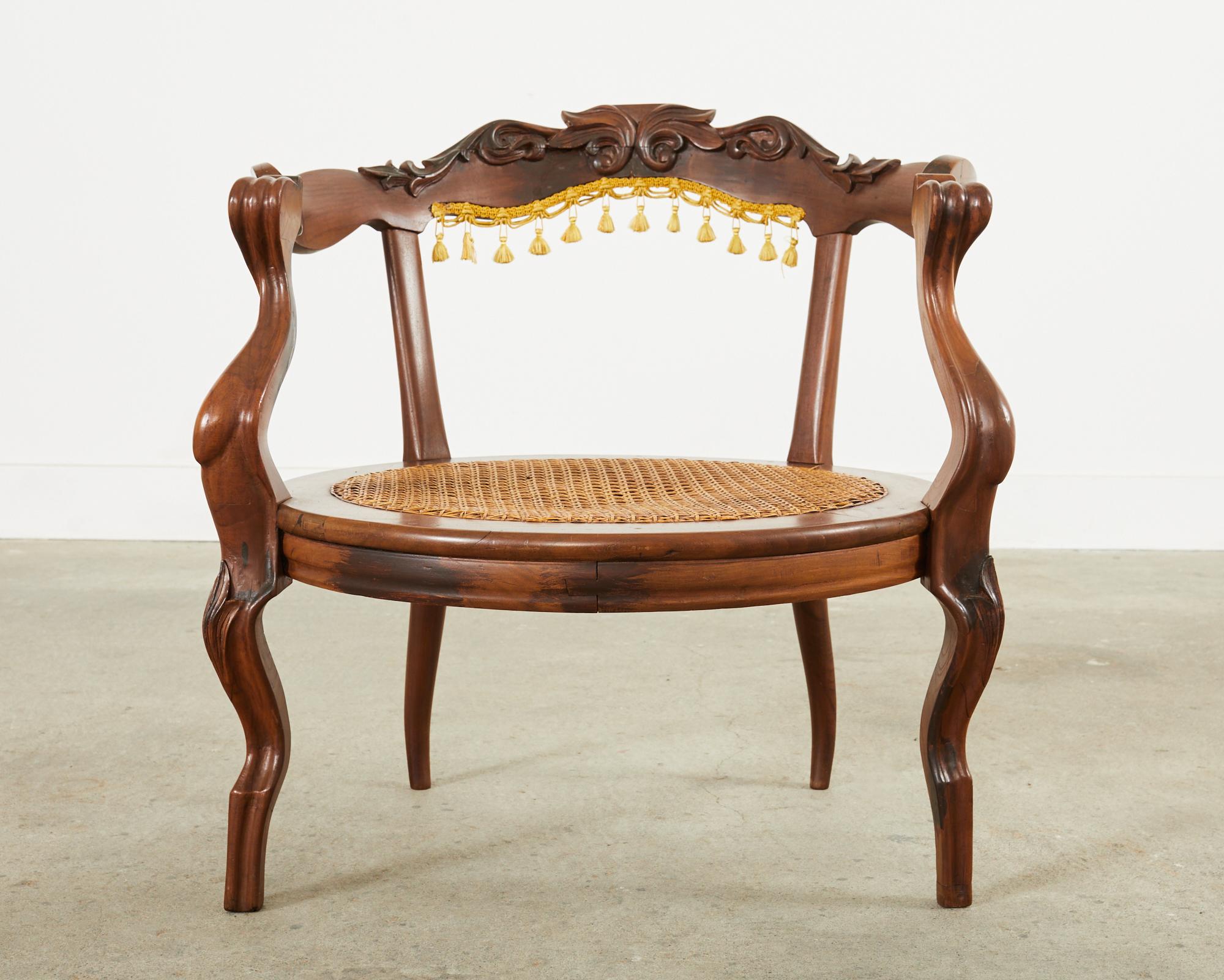 Paar venezianische Fass-Sessel im Rokoko-Stil mit Rohrgeflecht im Angebot 5