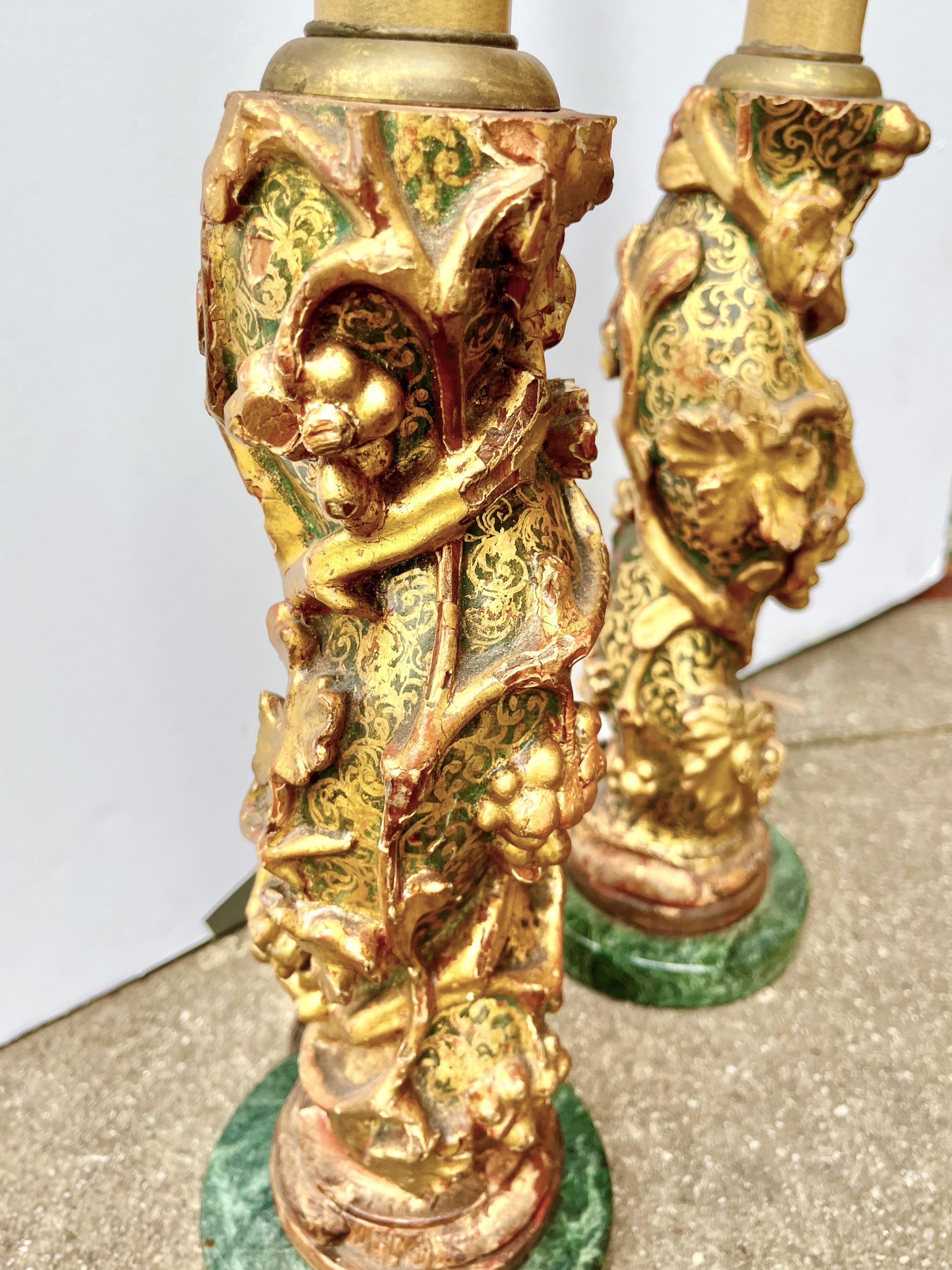 Paire de lampes vénitiennes en bois doré Solomonic Fragments Now Lamps en vente 5