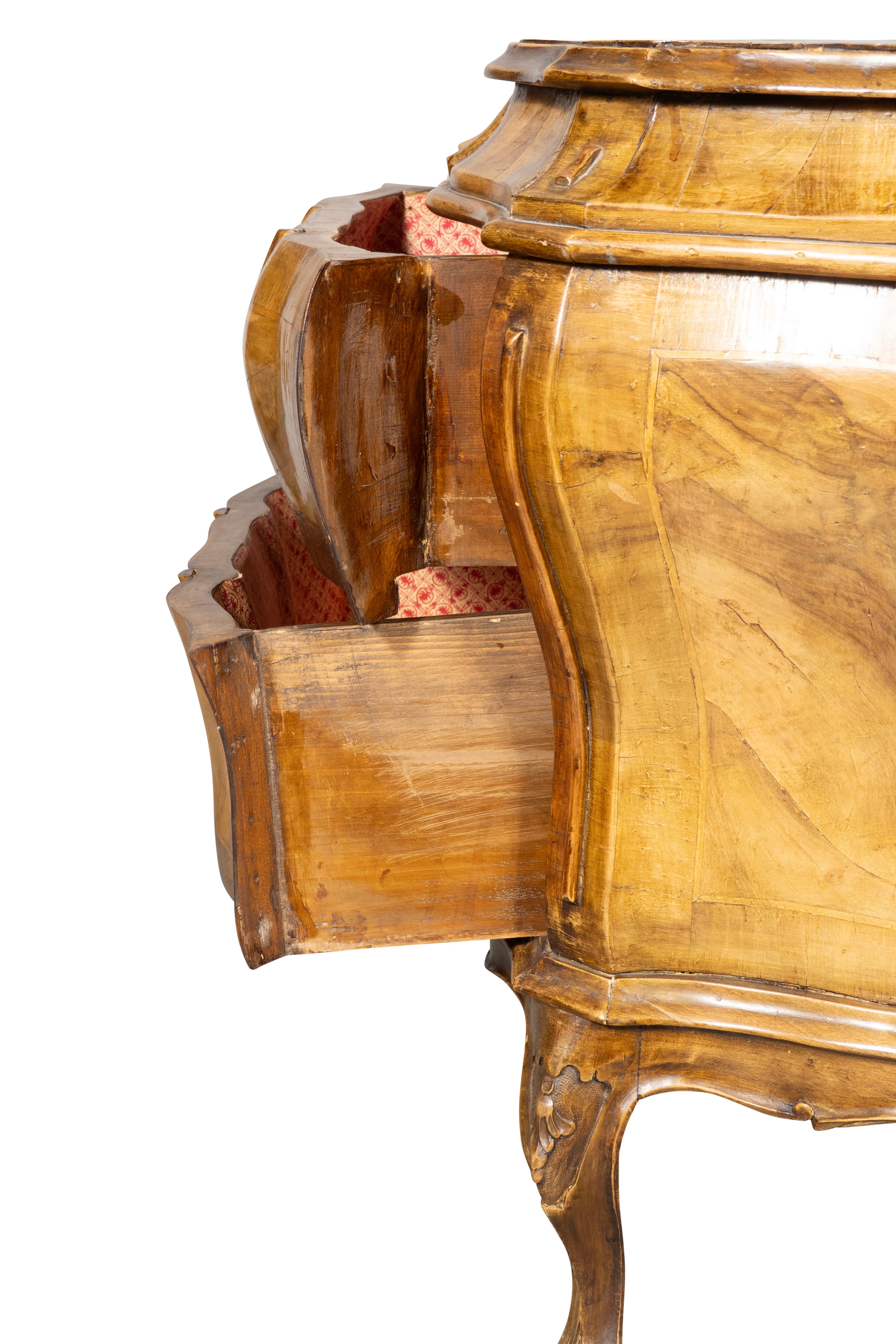 Pair Of Venetian Style Walnut Bombe Commodinis For Sale 6