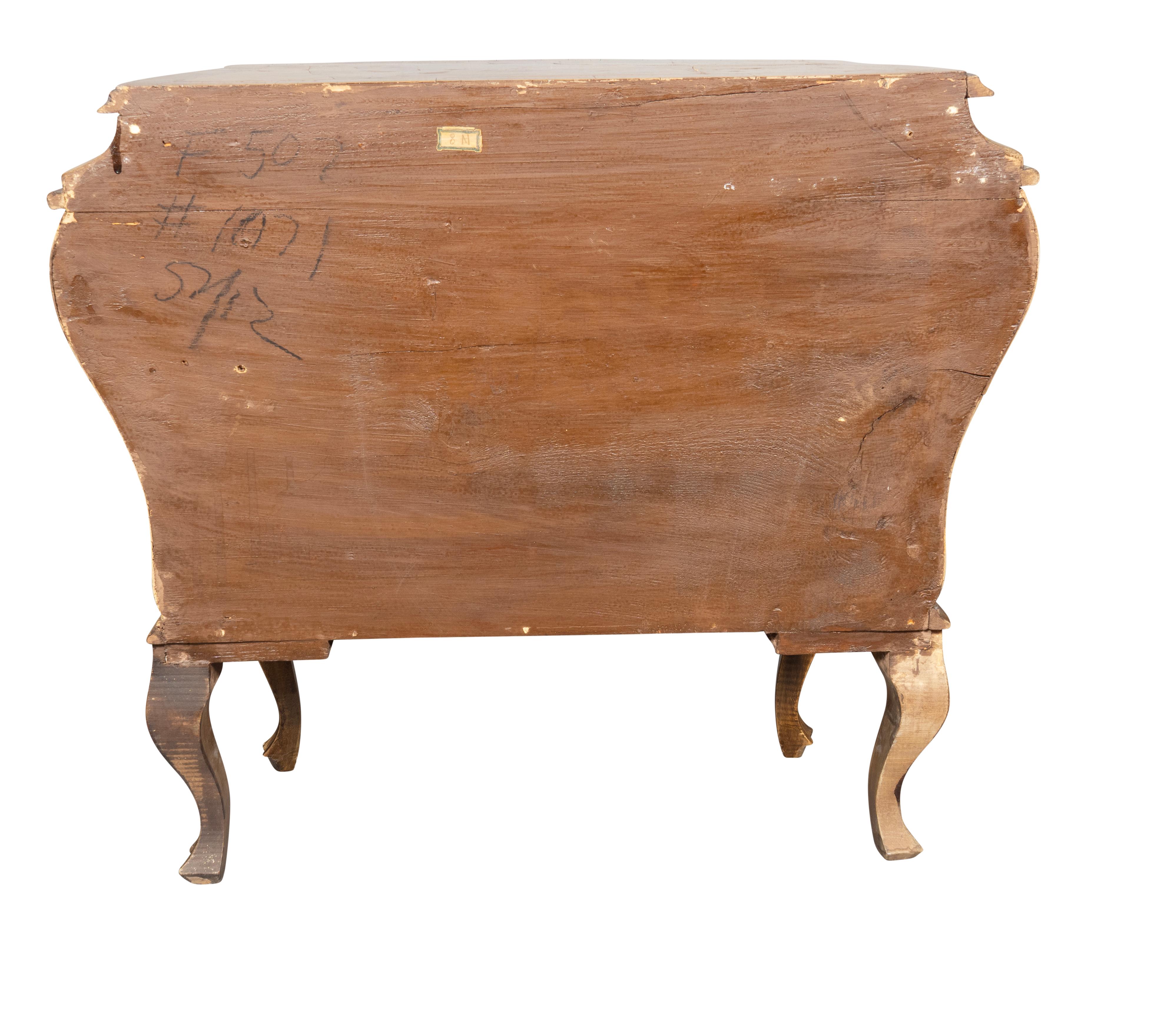 Late 19th Century Pair Of Venetian Style Walnut Bombe Commodinis For Sale