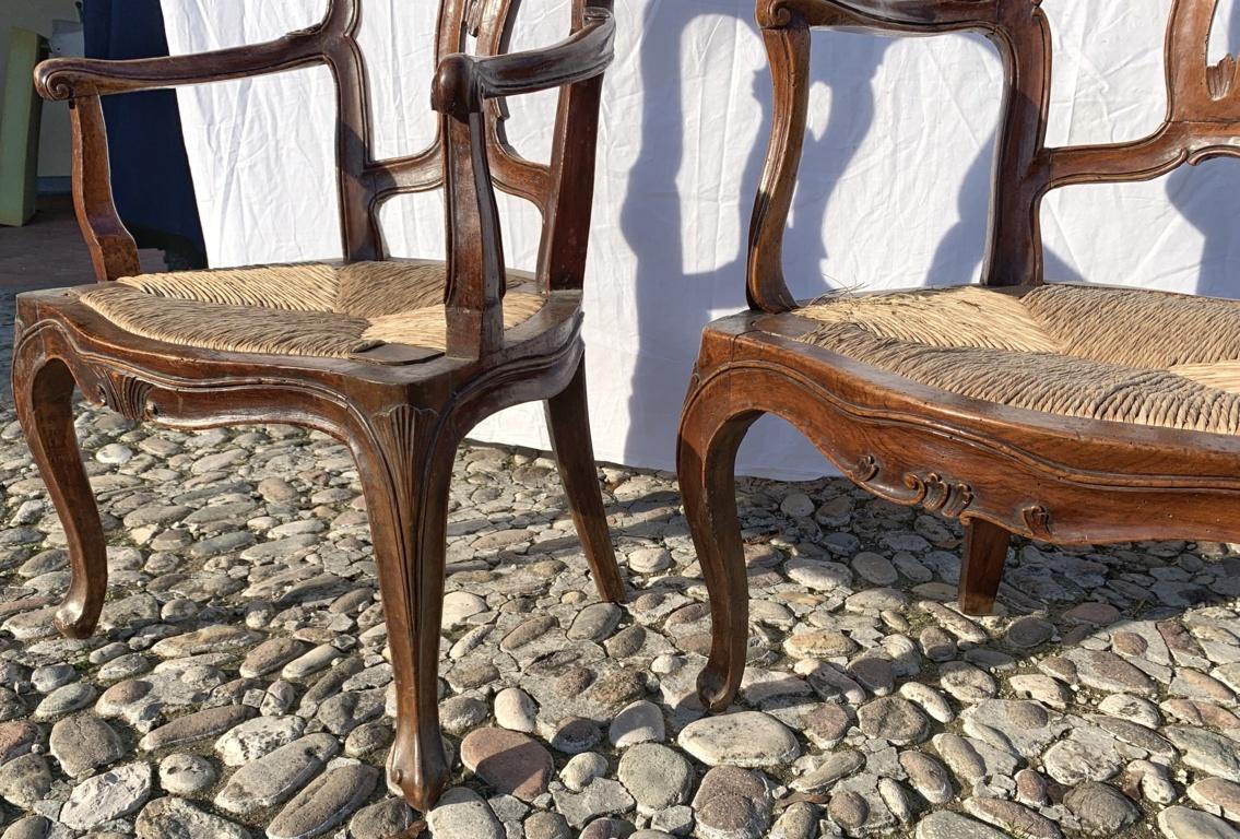 Pair of Venetian Walnut Armchairs, Venice 18th Century Carved Wood For Sale 1