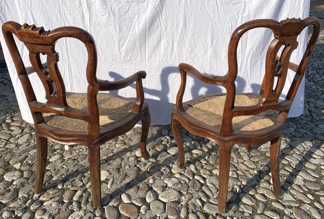 Pair of Venetian Walnut Armchairs, Venice 18th Century Carved Wood For Sale 3