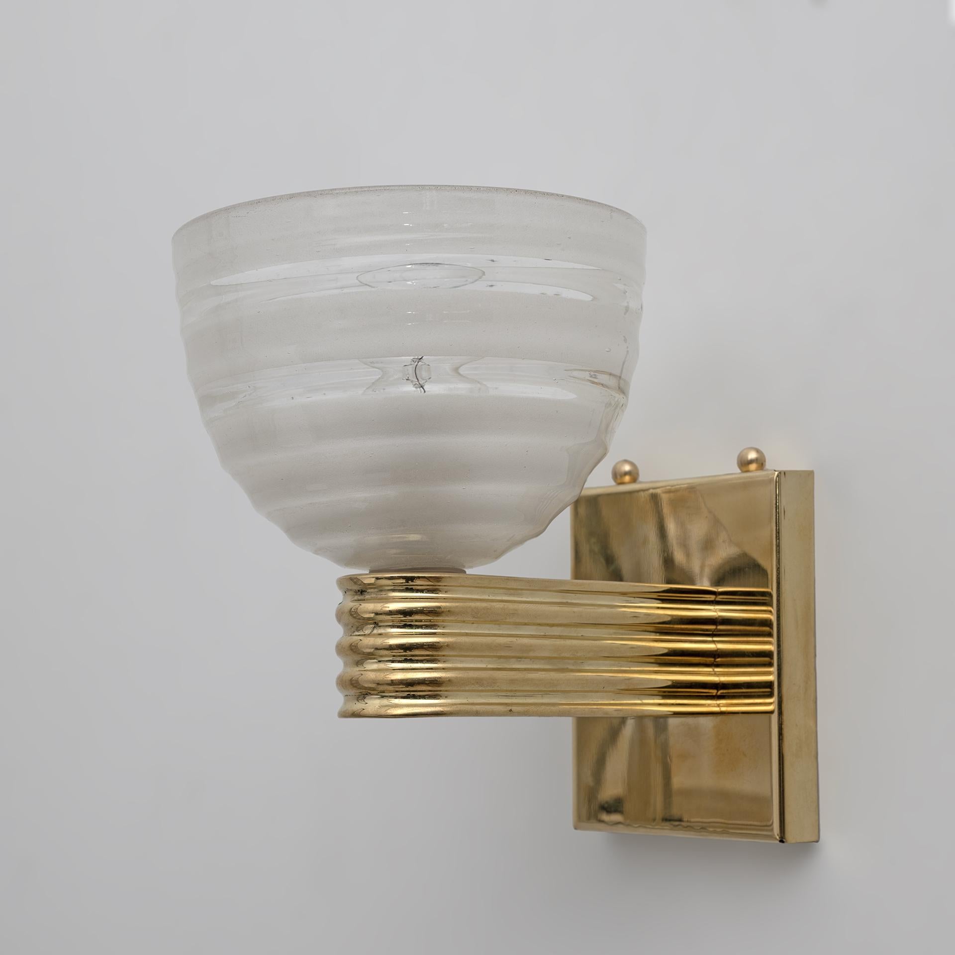 Mid-20th Century Pair of Venini Style Art Dèco Brass and Murano Glass Sconces For Sale
