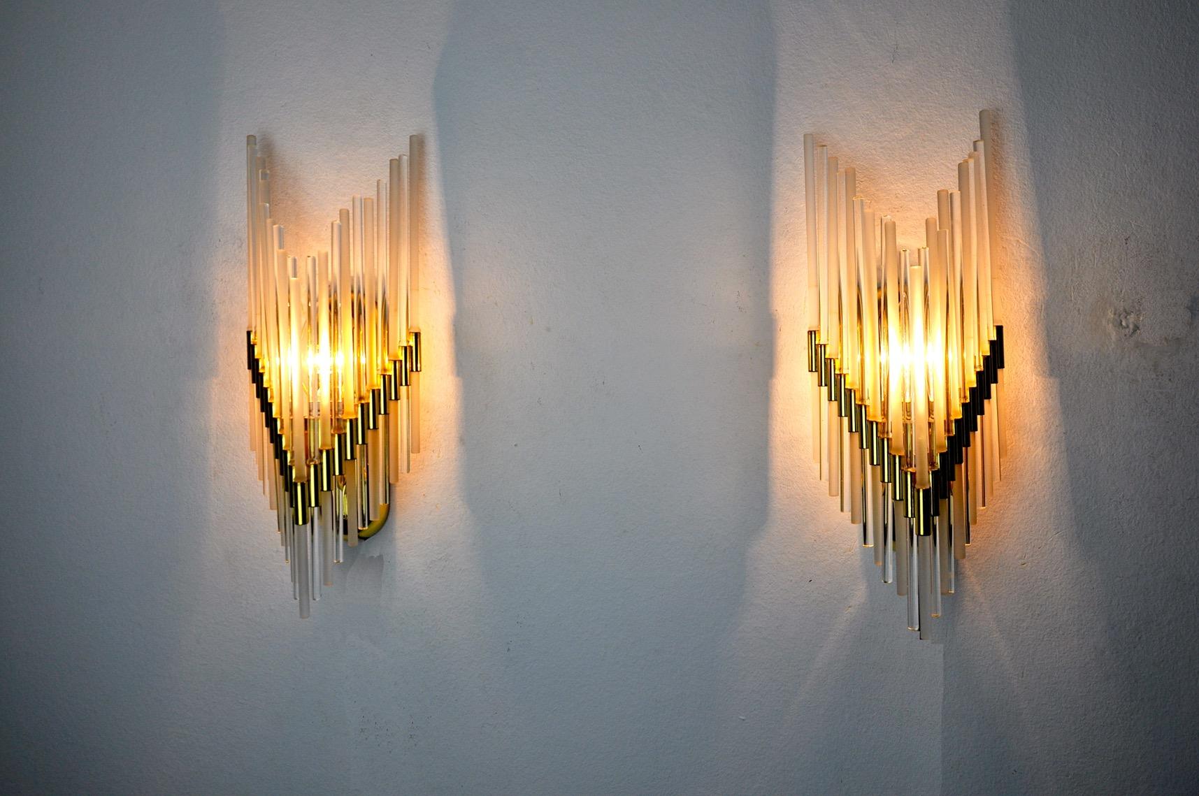 Pair of Venini gold wall lamps, Murano, tubular glasses, Italy, 1970 In Good Condition For Sale In BARCELONA, ES