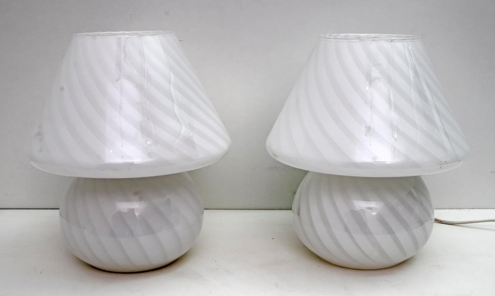 Pair of Venini Mid-Century Modern Murano Glass Table Lamps, 1970s In Good Condition In Puglia, Puglia