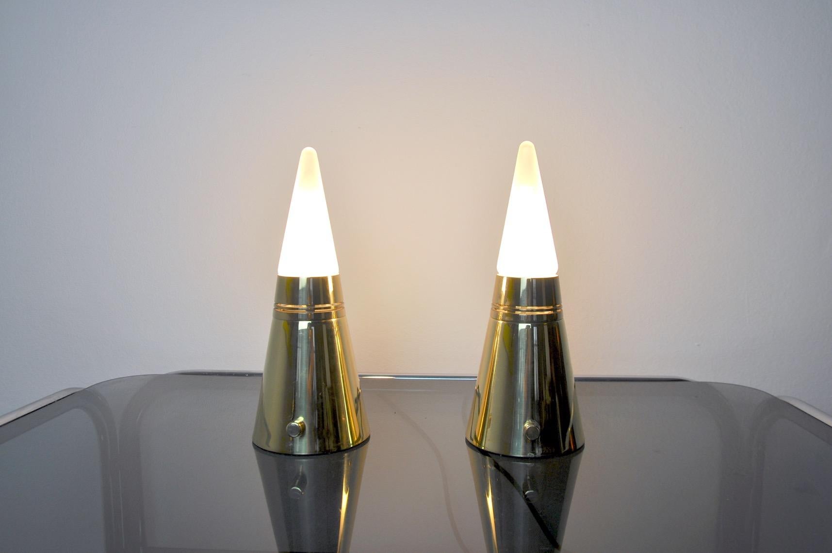 Pair of Venini Pyramid Lamps, 1970 In Good Condition In BARCELONA, ES