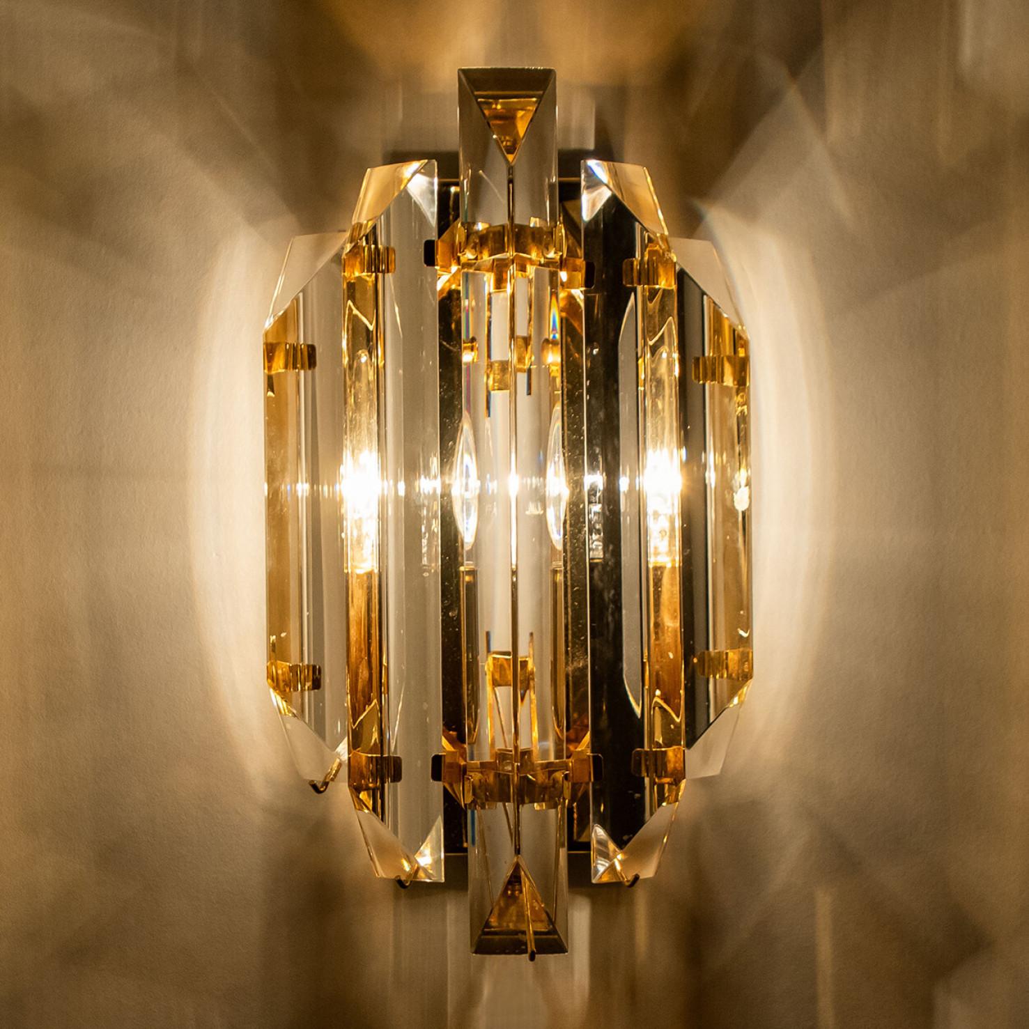 Mid-Century moderno Coppia di lampade in ottone con vetro dorato trasparente in stile Venini, 1970 in vendita