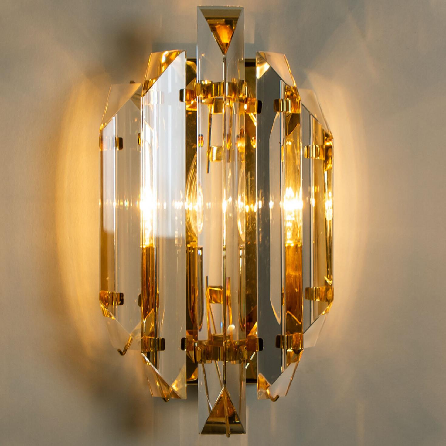 Italiano Coppia di lampade in ottone con vetro dorato trasparente in stile Venini, 1970 in vendita
