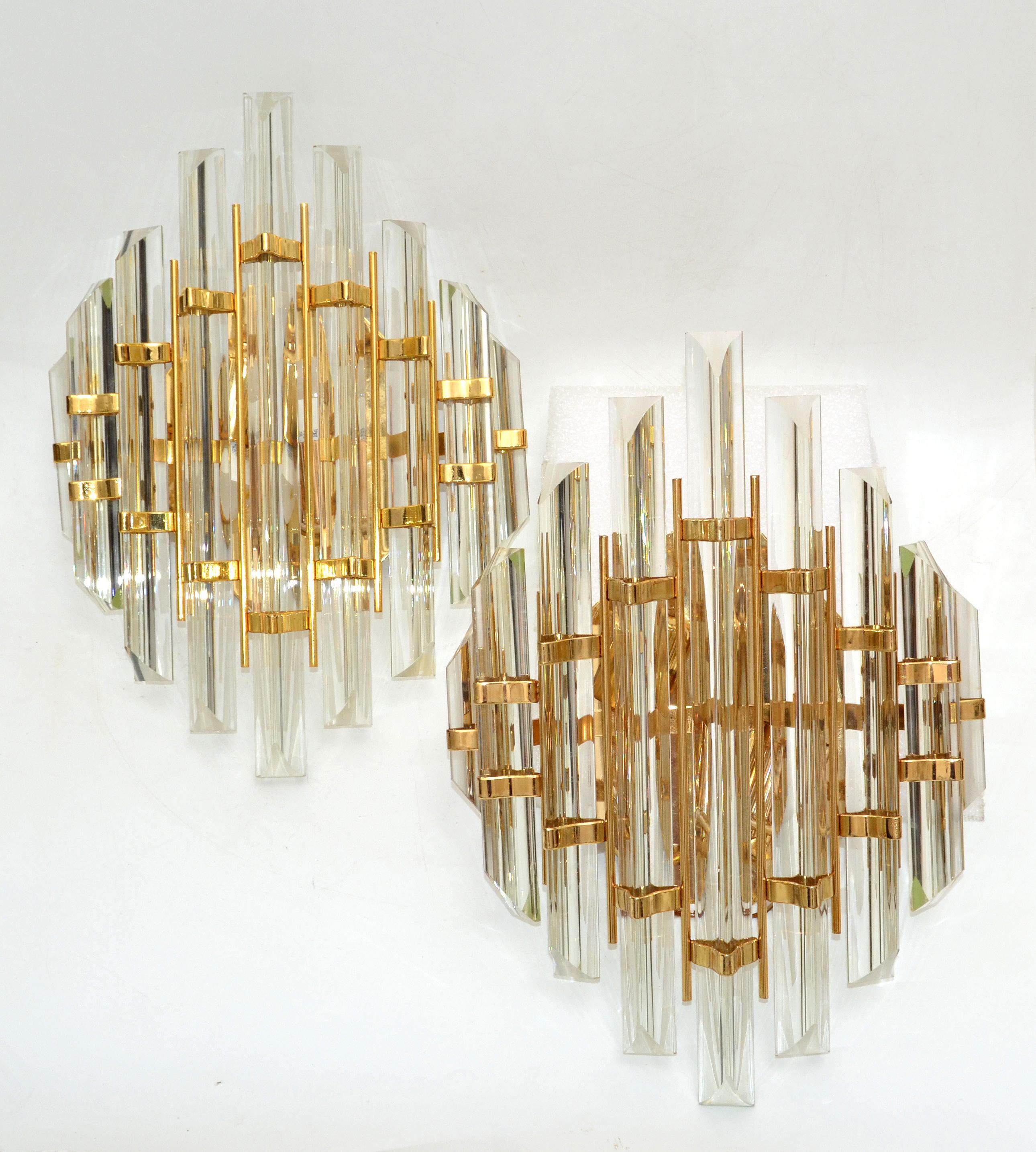 Pair of Venini Style Crystal & Brass Sconces Mid-Century Modern Italy 1970 In Good Condition For Sale In Miami, FL
