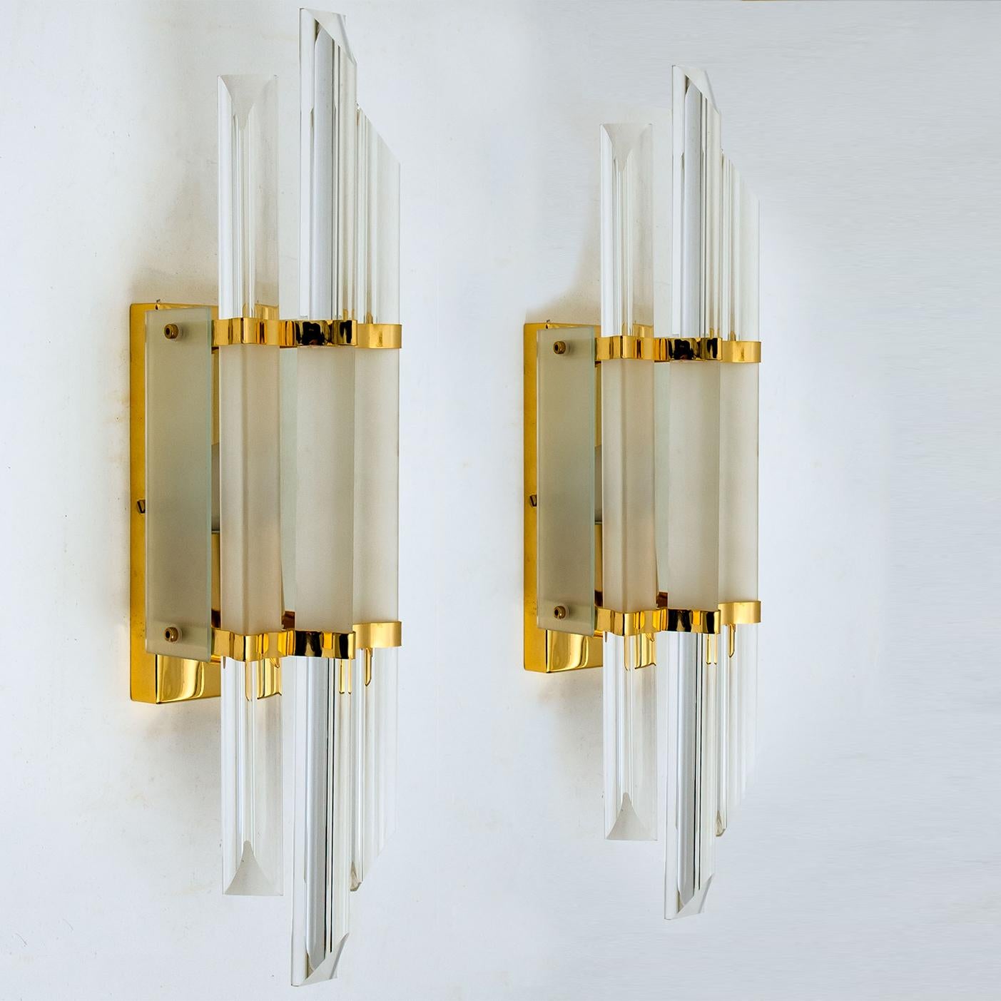 Late 20th Century 1 of the 2 Pairs of Venini Style Murano Glass and Brass Sconces, Italy