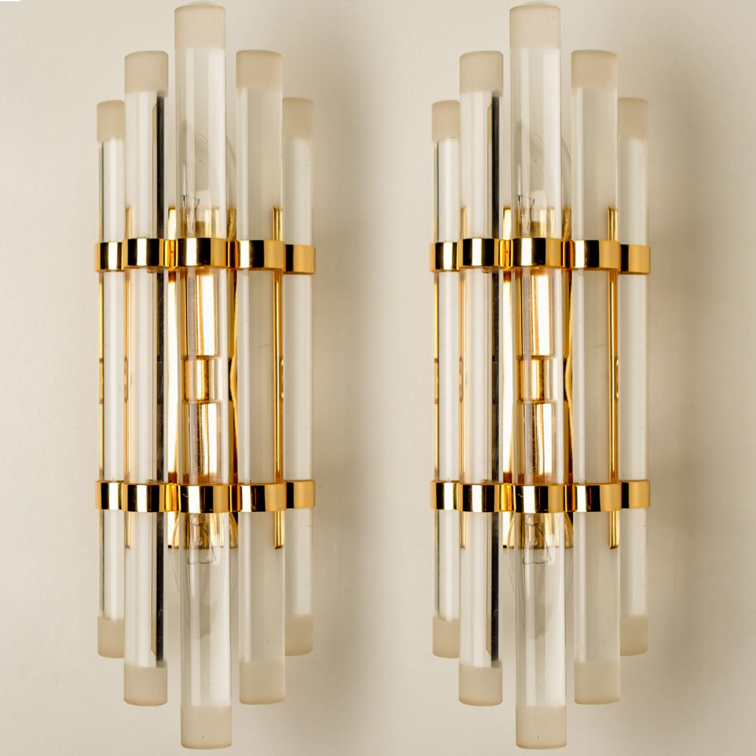 Pair of Murano wall sconces. Each wall sconce is featuring five crystal clear glass semi circles, with brass details and back plate. In the style of Venini.
Illuminates beautifully. High-end pieces.

Please notice the price is for the pair.

Cleaned