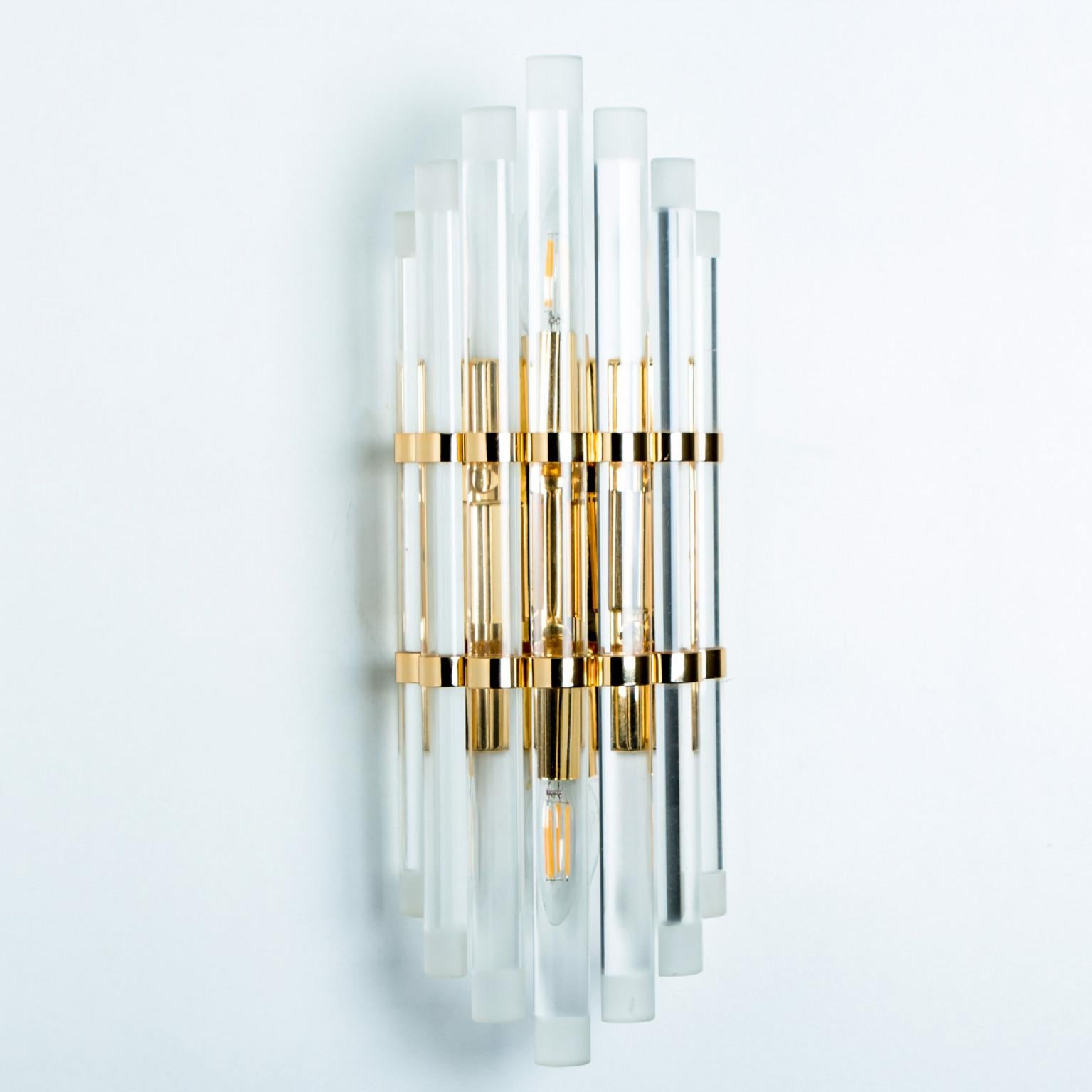 Pair of beautiful Murano wall sconces, each wall sconce features four crystal clear glass 