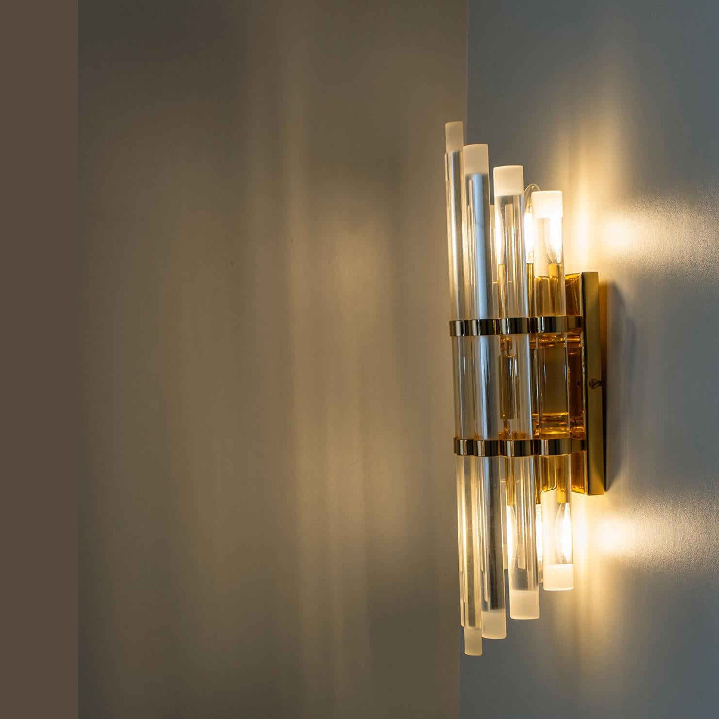Mid-Century Modern Pair of Venini Style Murano Glass and Gilt Brass Sconces, 1960s For Sale