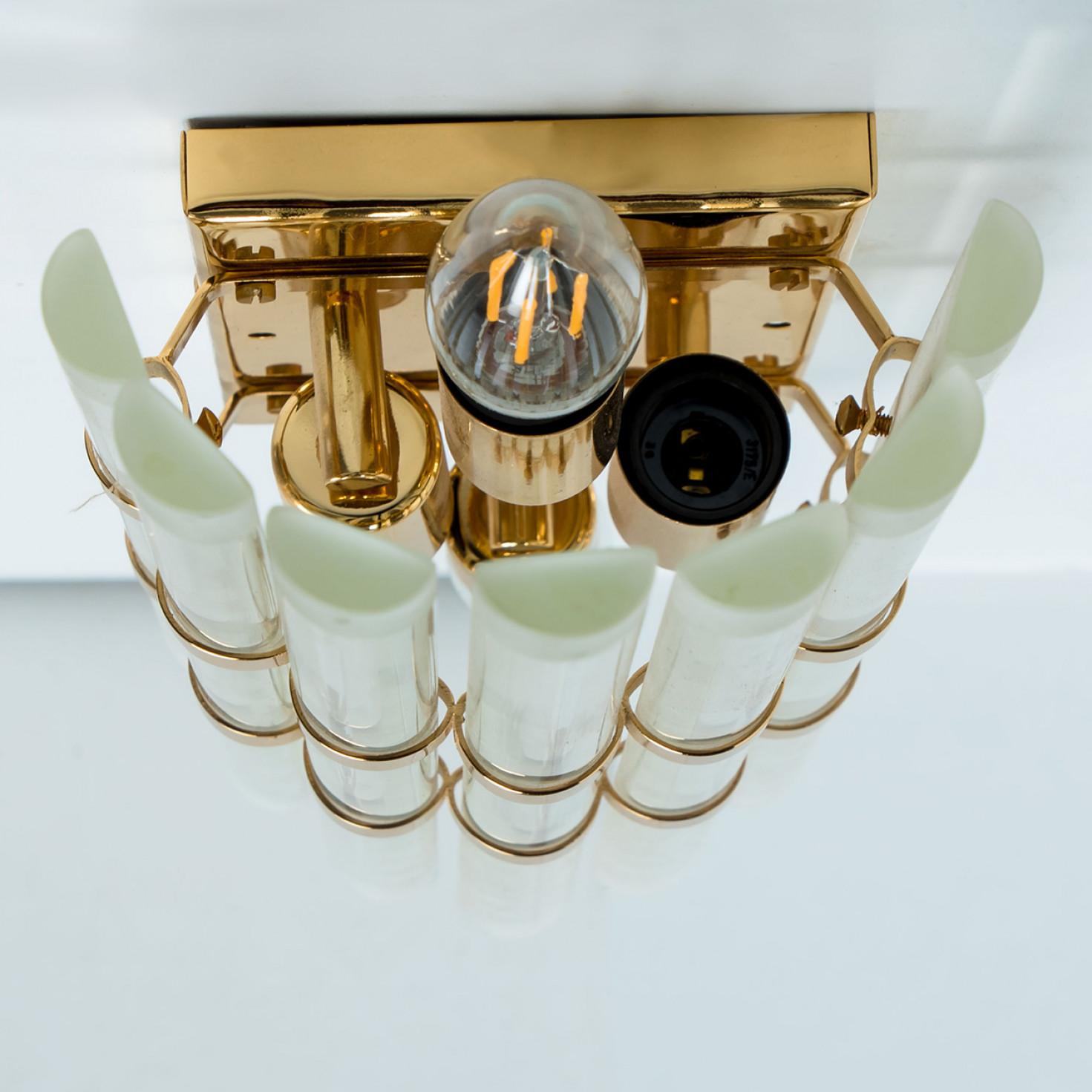 Pair of Venini Style Murano Glass and Gilt Brass Sconces, 1960s In Good Condition For Sale In Rijssen, NL