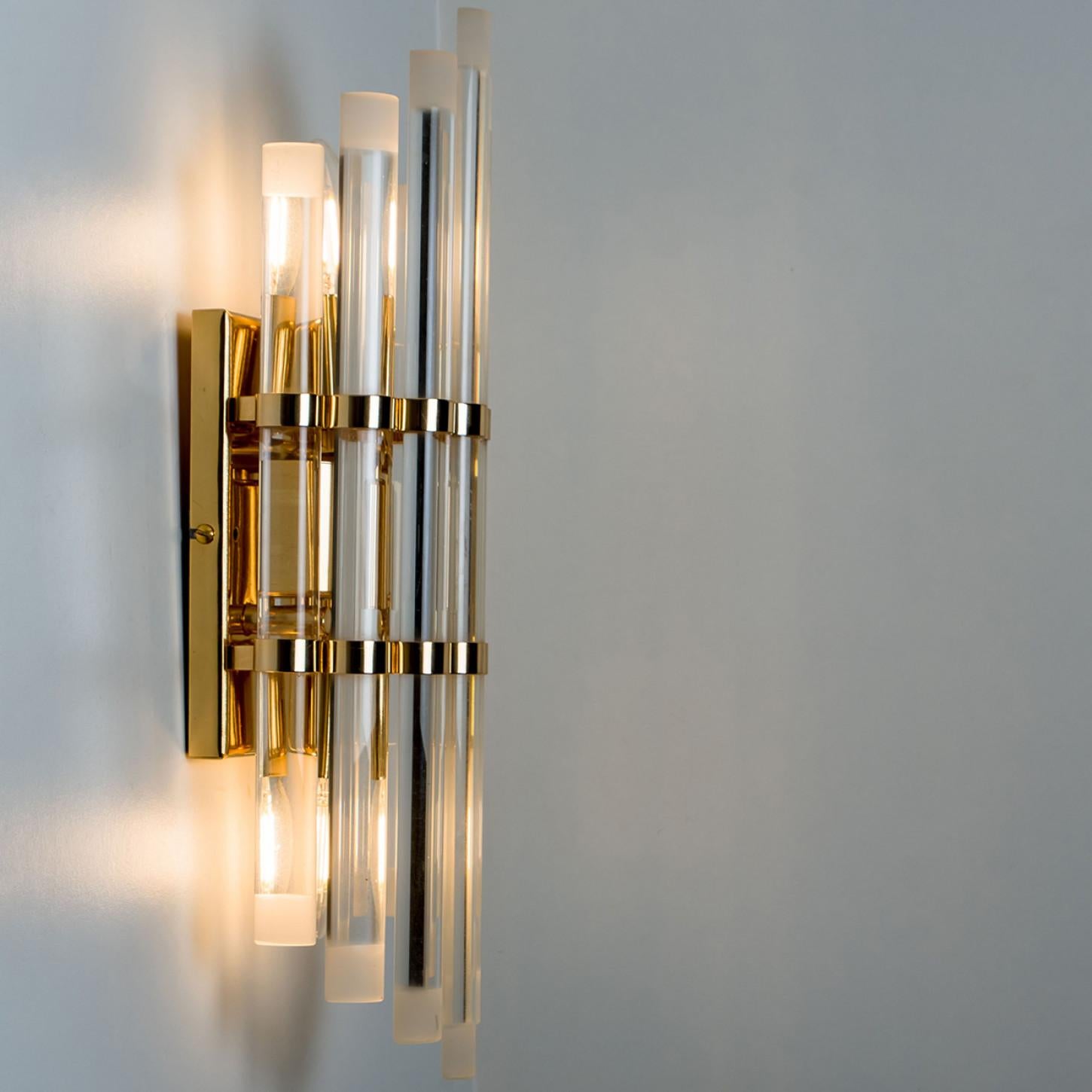 Mid-20th Century Pair of Venini Style Murano Glass and Gilt Brass Sconces, 1960s For Sale