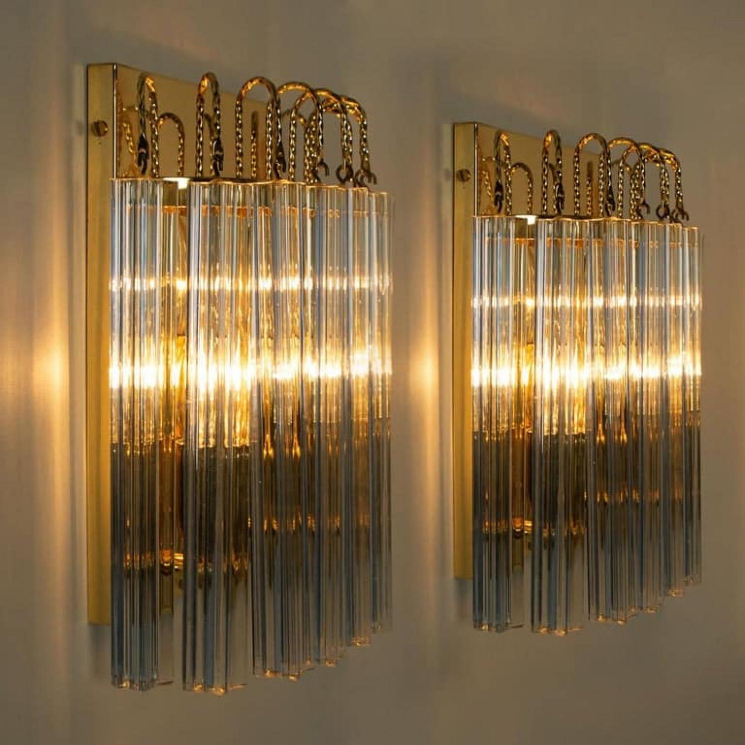 Fine XX secolo Coppia di sconsigliere in vetro di Murano e ottone dorato in stile Venini con striscia grigia, Italia in vendita