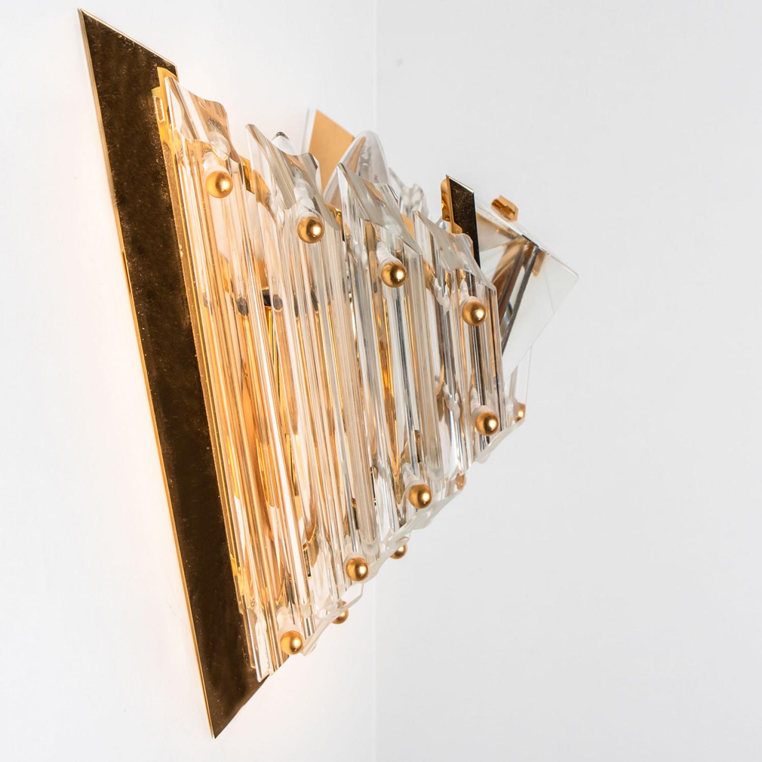 Laiton Paire d'appliques de style Venini en verre à trois gouttes et laiton, Italie, 1970 en vente