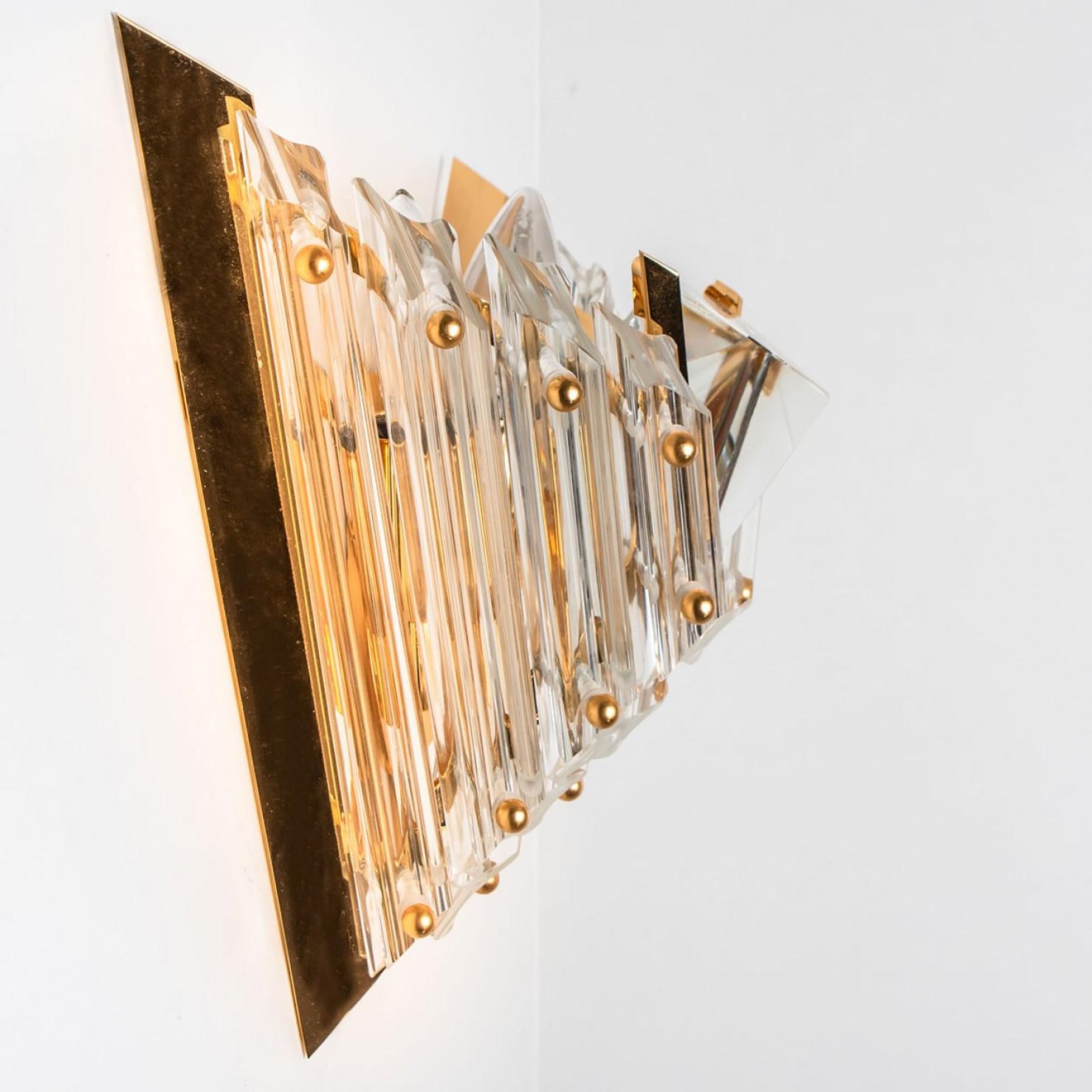 Laiton Paire d'appliques de style Venini en verre à trois gouttes et laiton, Italie, 1970 en vente