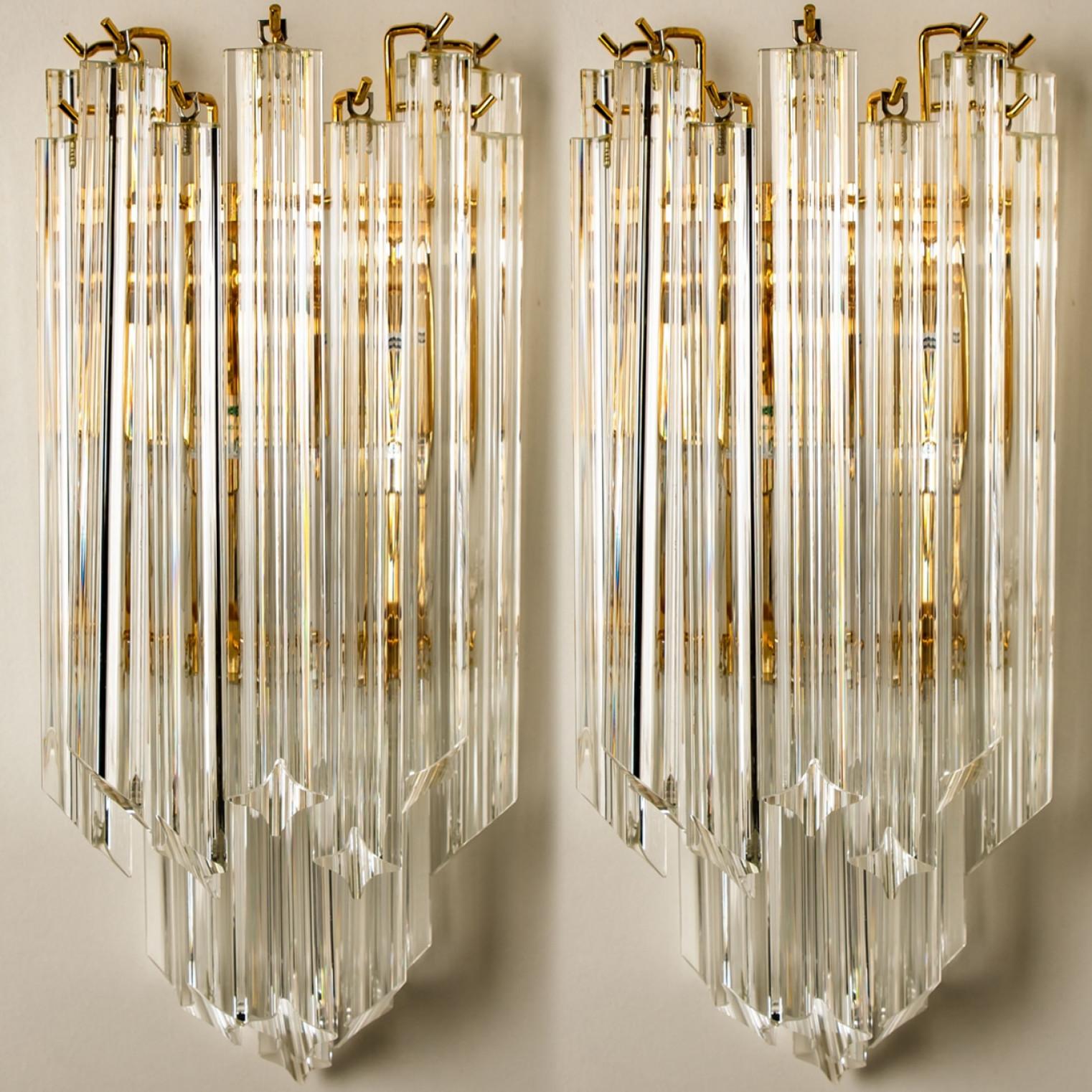 Preciosos apliques de cristal en forma de lágrima de árbol con ocho largas varillas prismáticas de cristal transparente 