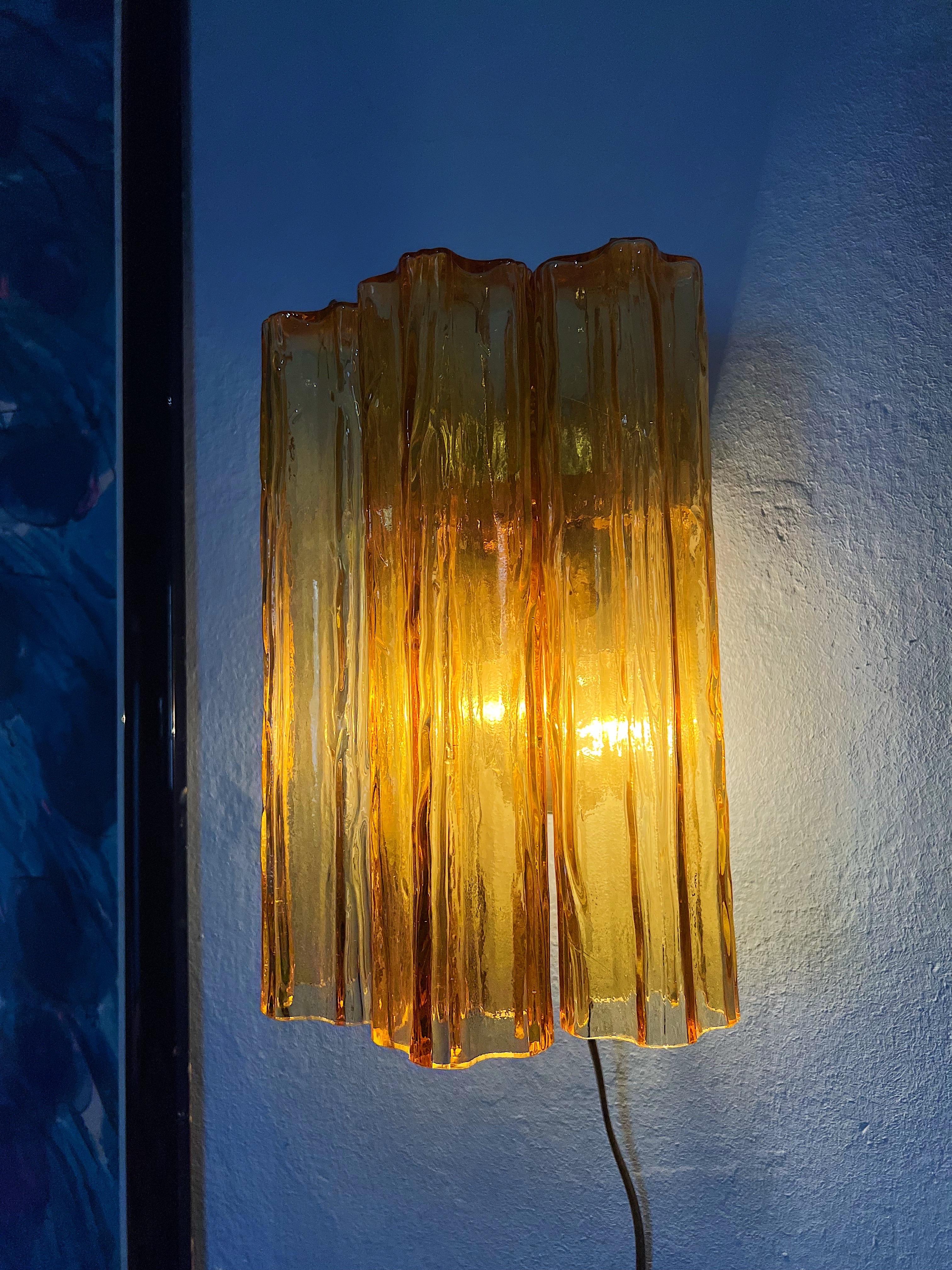 Coppia di Venini Tronchi, lampade da parete di Toni Zuccheri, anni '70 in vendita 1