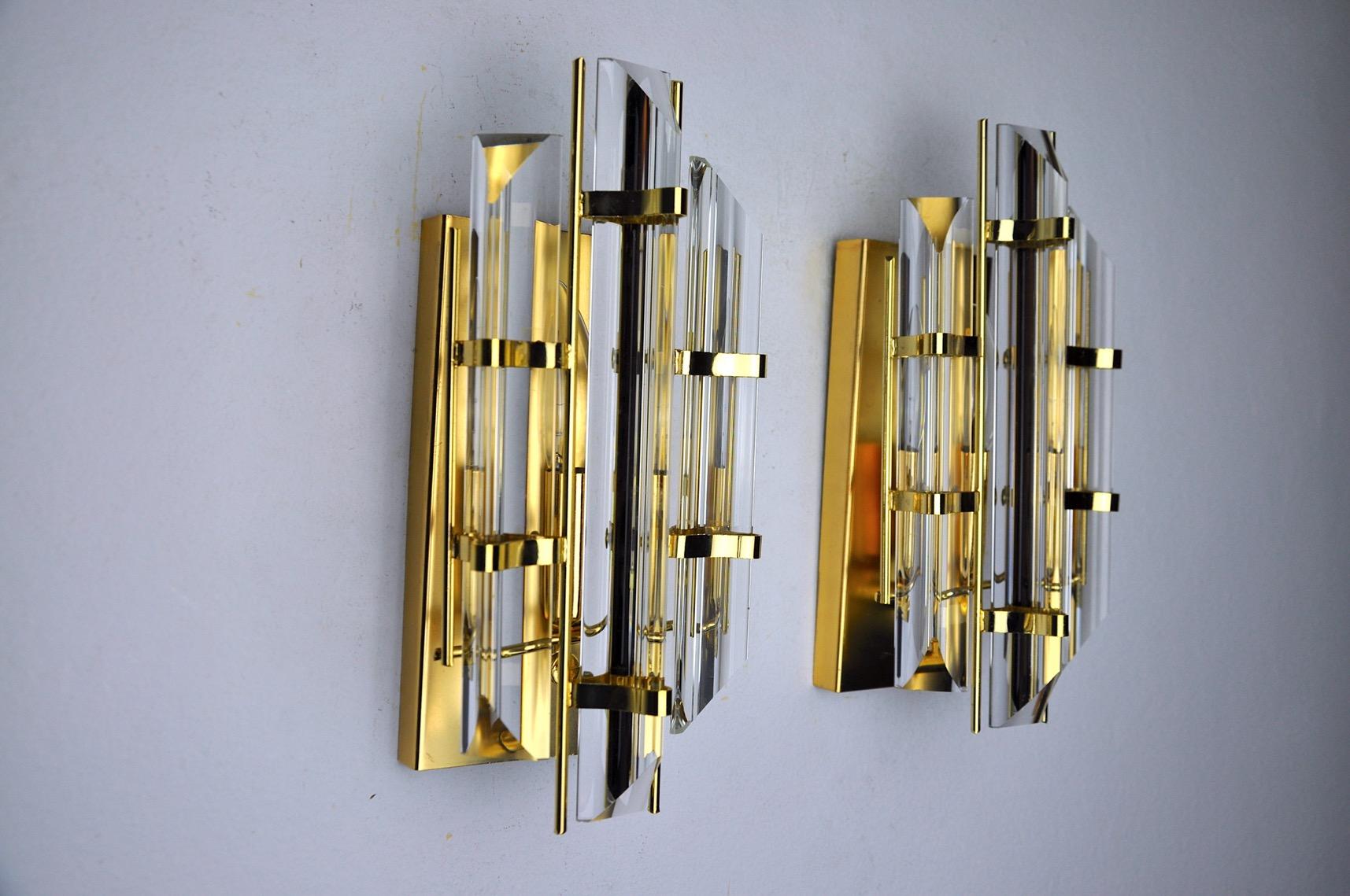 Pair of Venini Wall Lamps, Cut Glass, Murano, Italy, 1970 In Good Condition For Sale In BARCELONA, ES