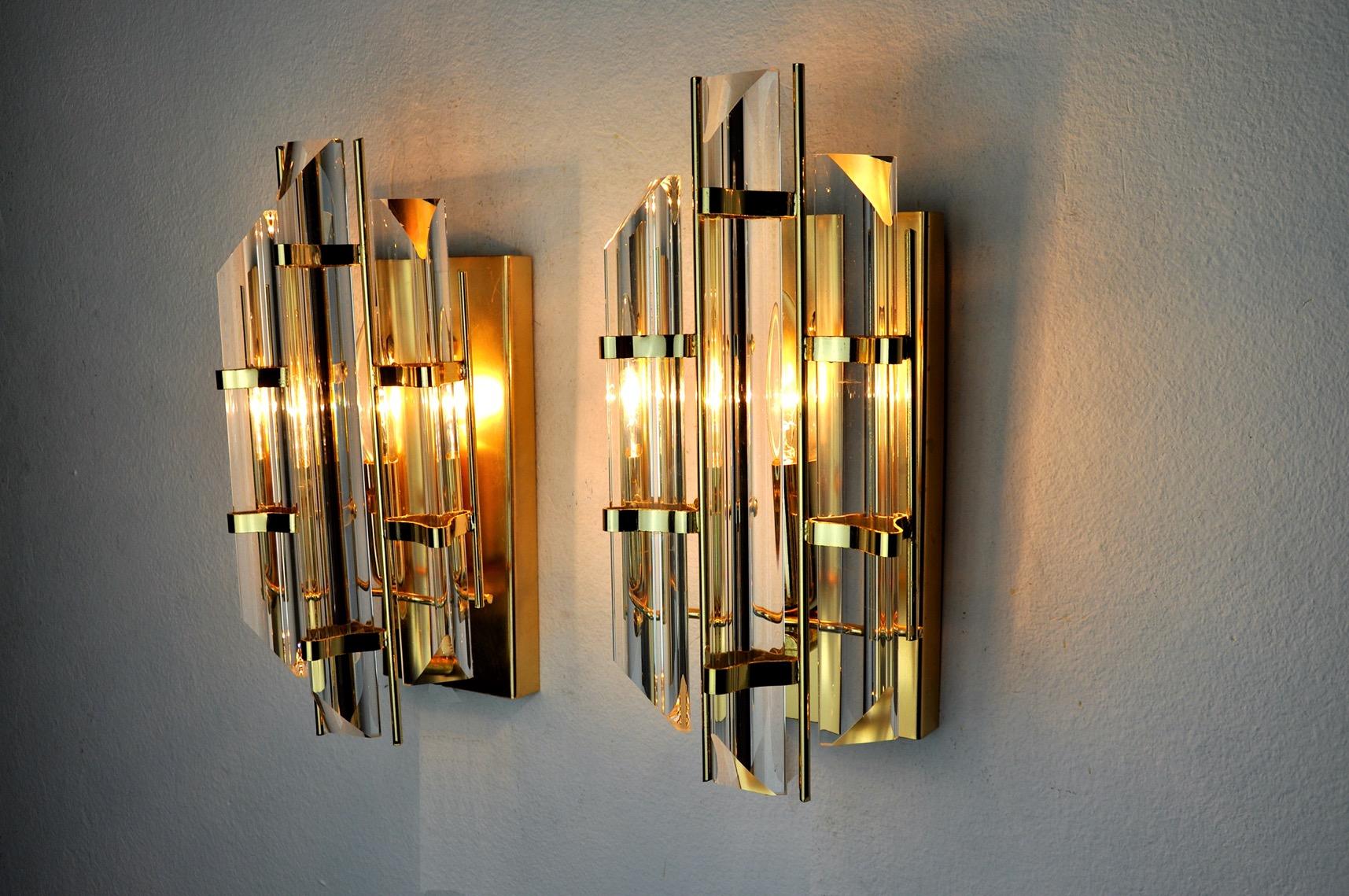 Late 20th Century Pair of Venini Wall Lamps, Cut Glass, Murano, Italy, 1970 For Sale