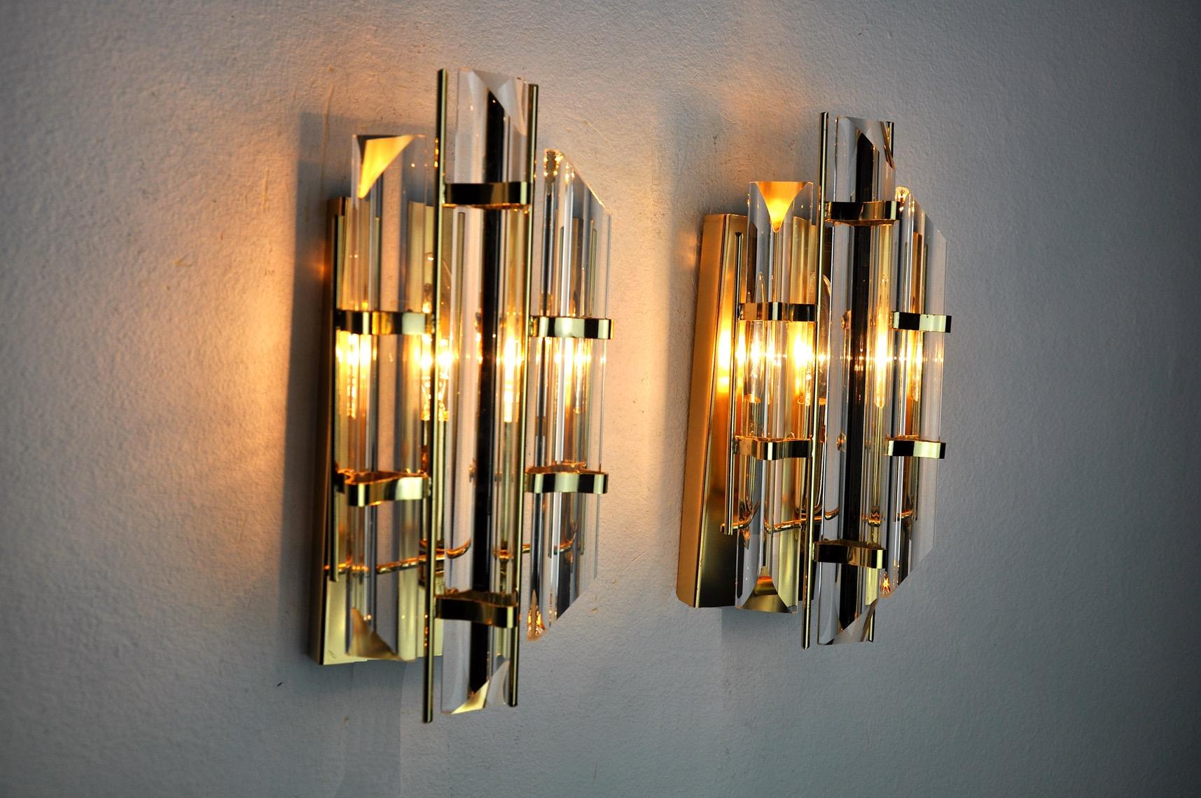 Pair of Venini Wall Lamps, Cut Glass, Murano, Italy, 1970 For Sale 1