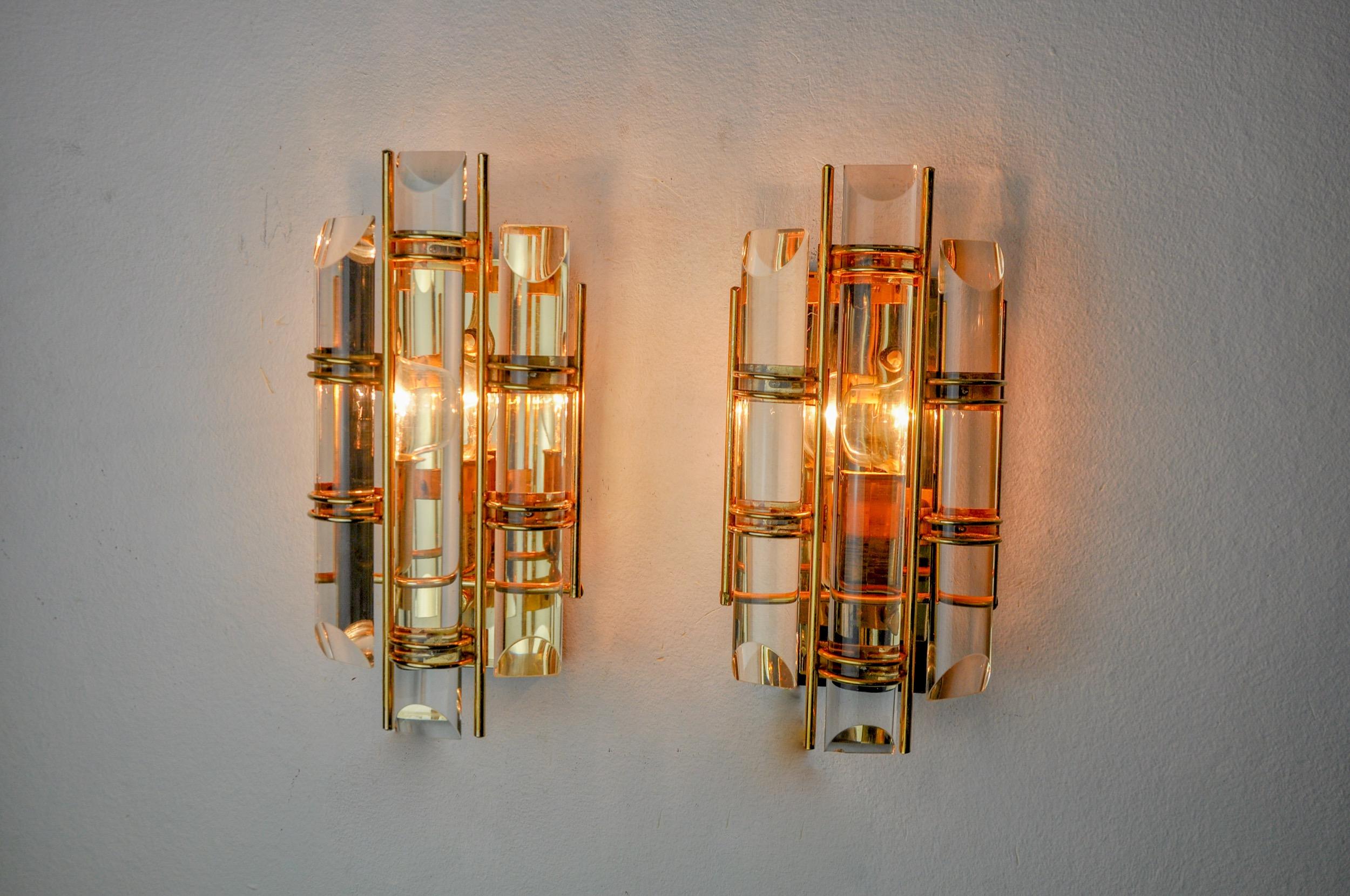 Very nice pair of venini wall lamp produced in italy in the 70s. Cut glass and gilded metal structure. Unique object that will illuminate wonderfully and bring a real design touch to your interior. Verified electricity, time mark consistent with the