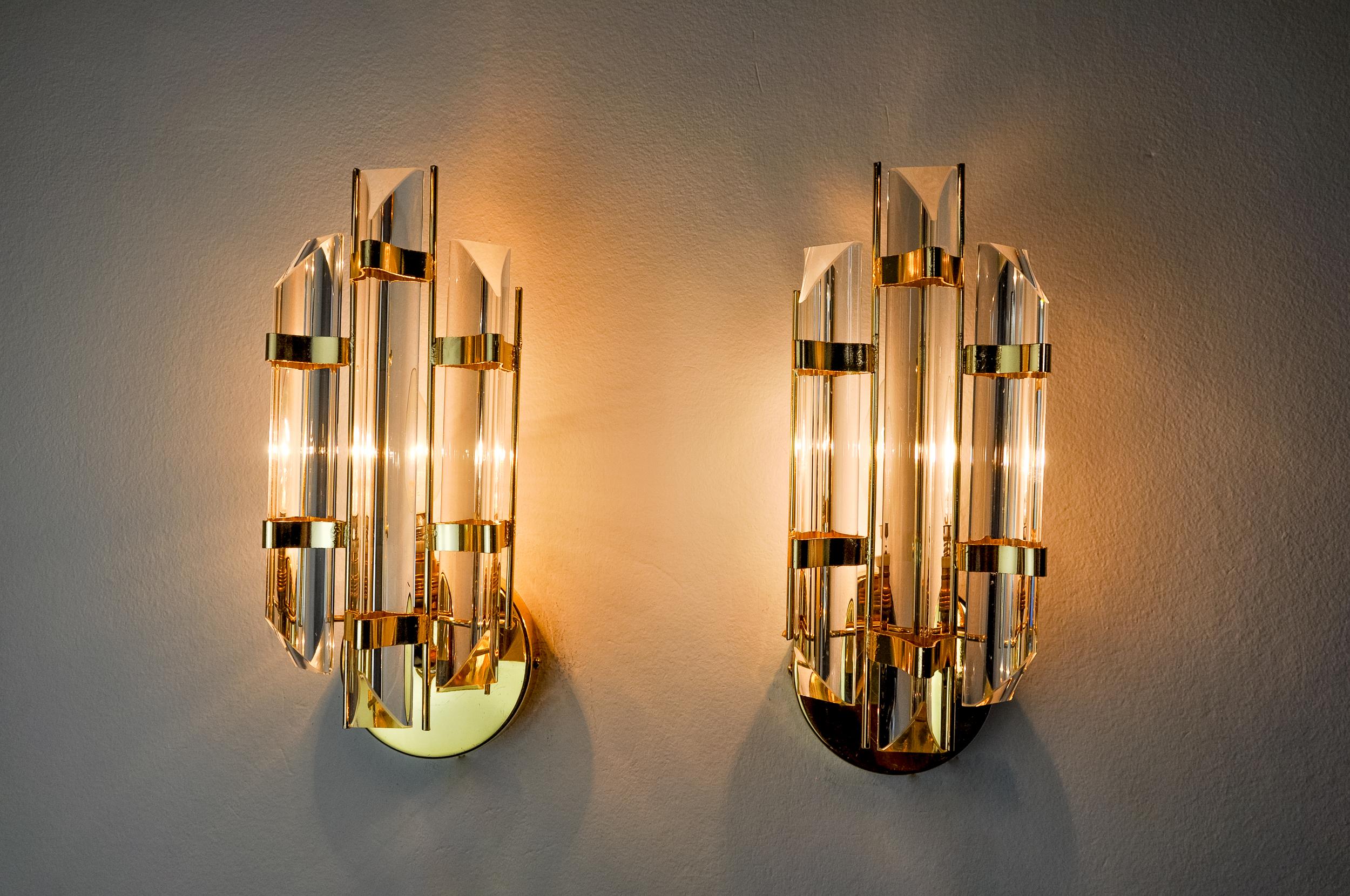 Very beautiful pair of Venini wall lights produced in Italy in the 70s. Cut glass and gilded metal structure. Unique object that will illuminate wonderfully and bring a real design touch to your interior. Electricity checked, mark of time consistent