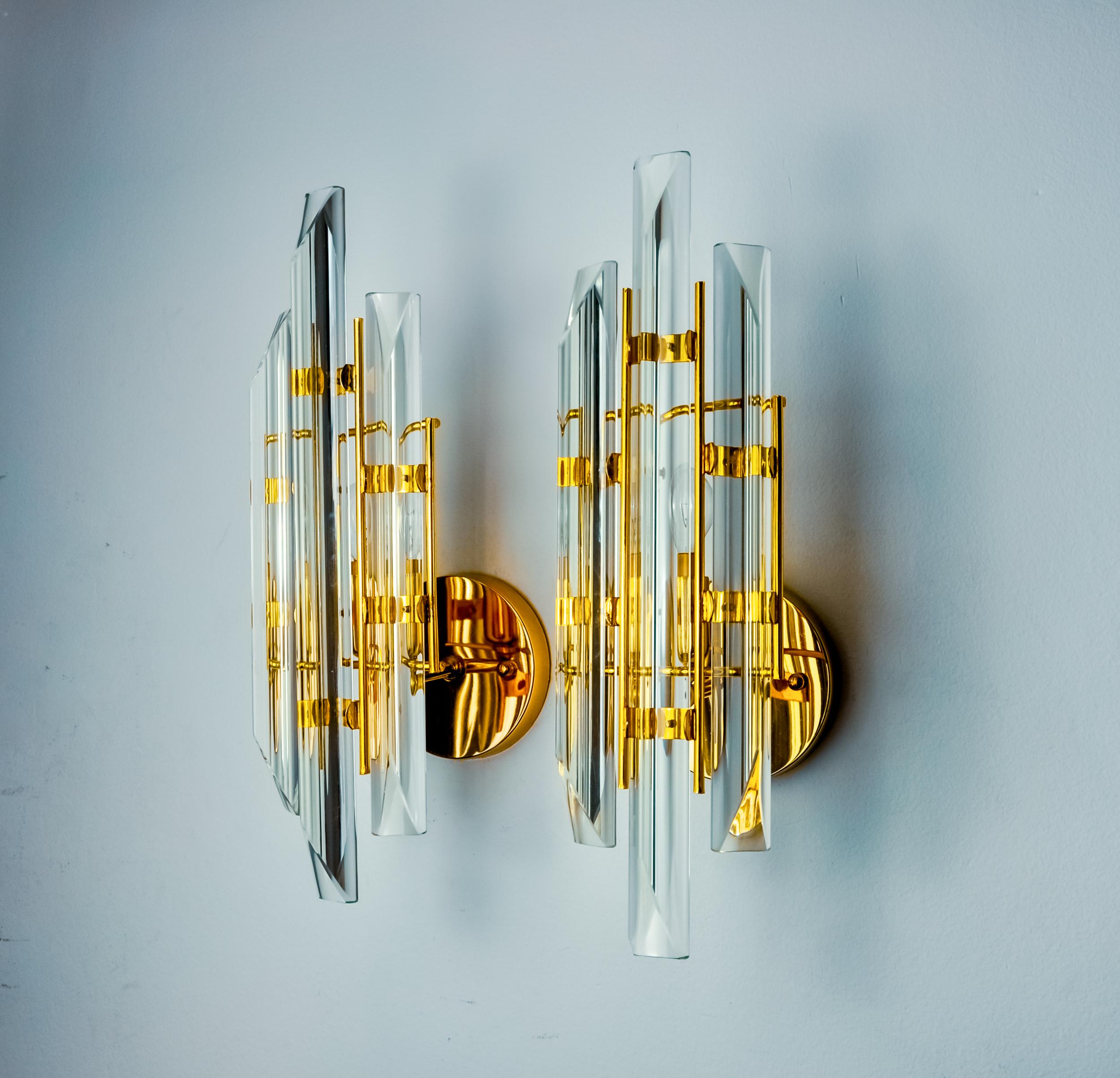 Hollywood Regency Pair of Venini wall lights, Triedri glass, Murano, Italy 1970 For Sale