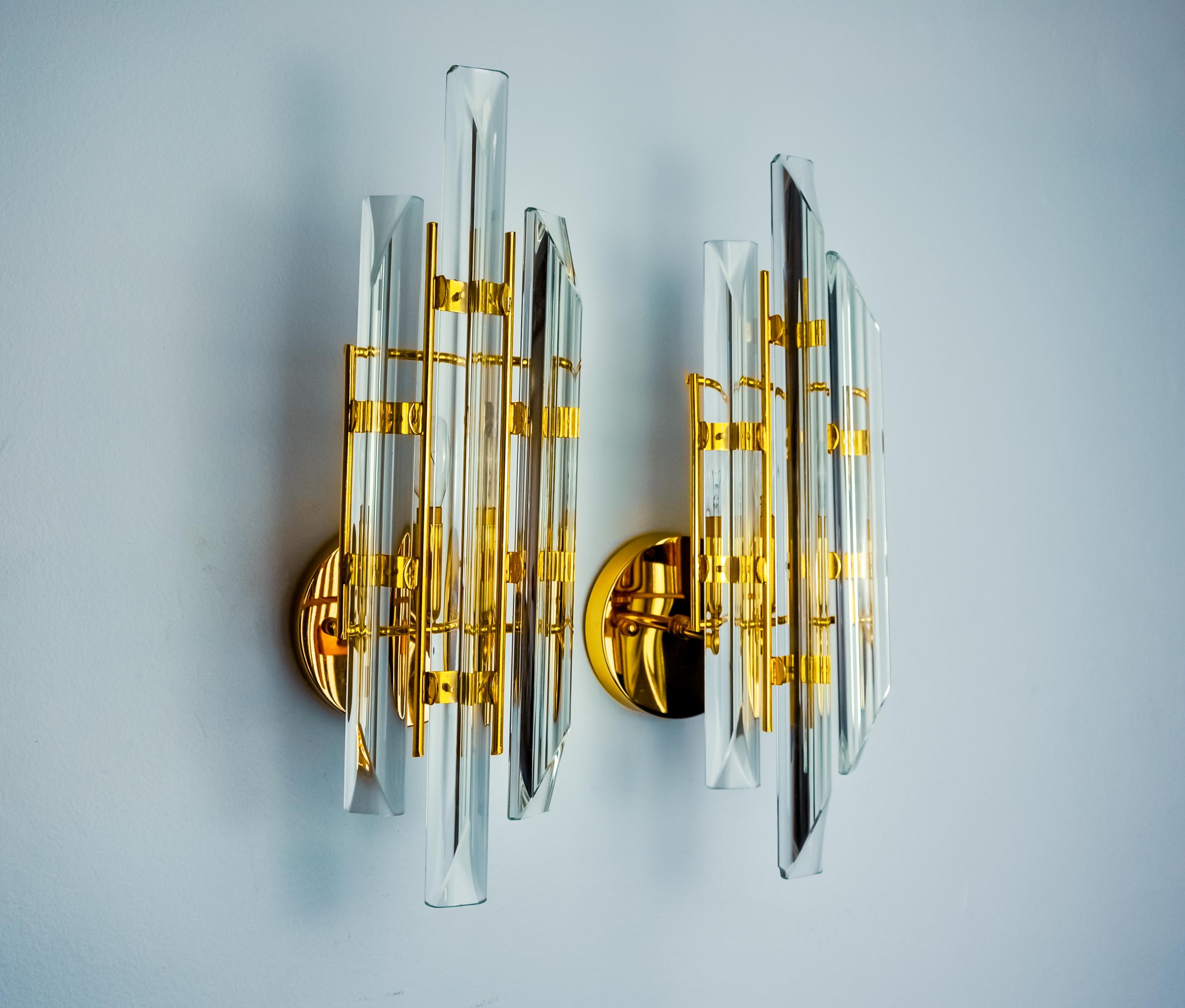 Italian Pair of Venini wall lights, Triedri glass, Murano, Italy 1970 For Sale