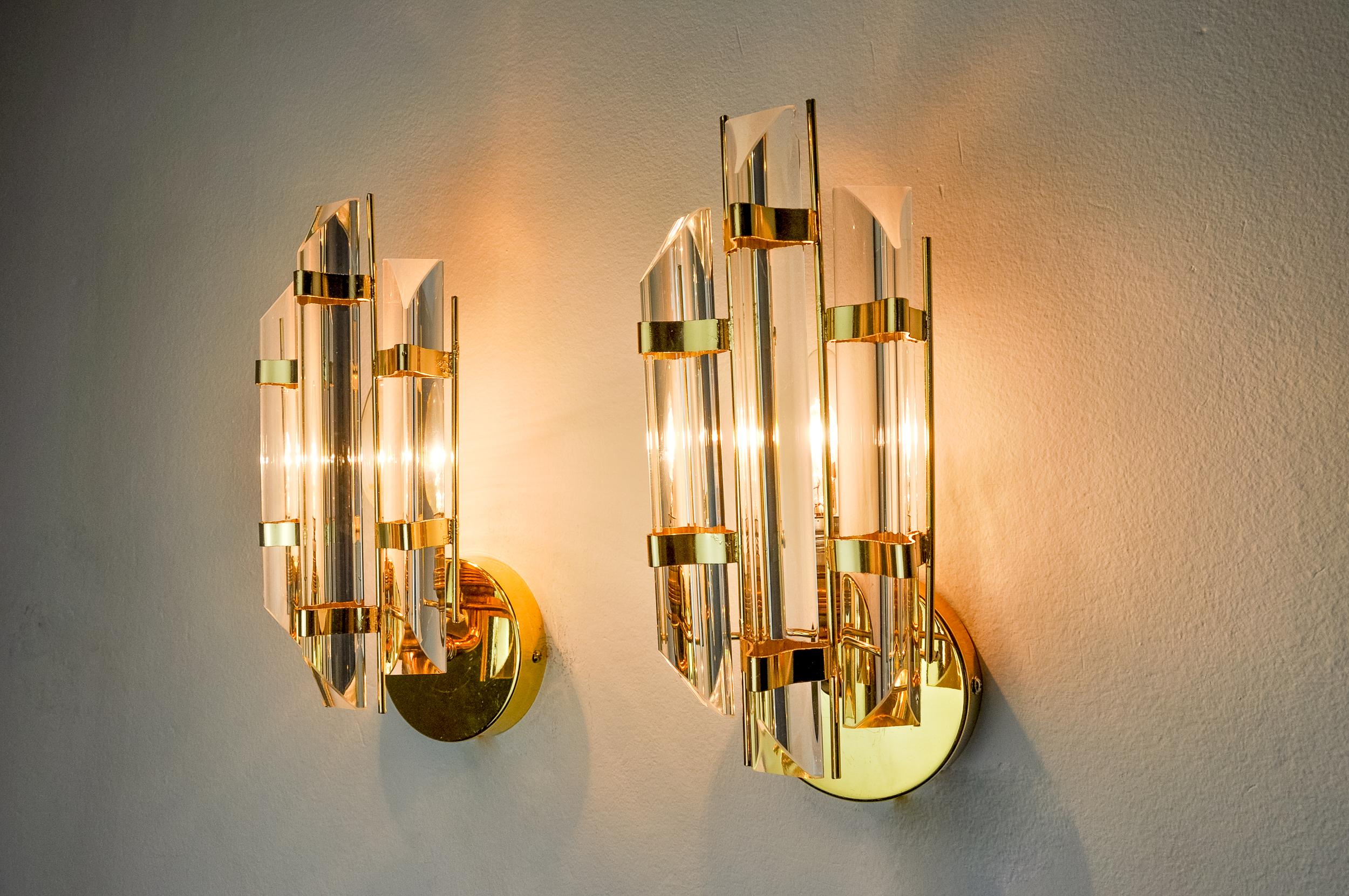 Pair of Venini wall lights, Triedri glass, Murano, Italy 1970 In Good Condition For Sale In BARCELONA, ES