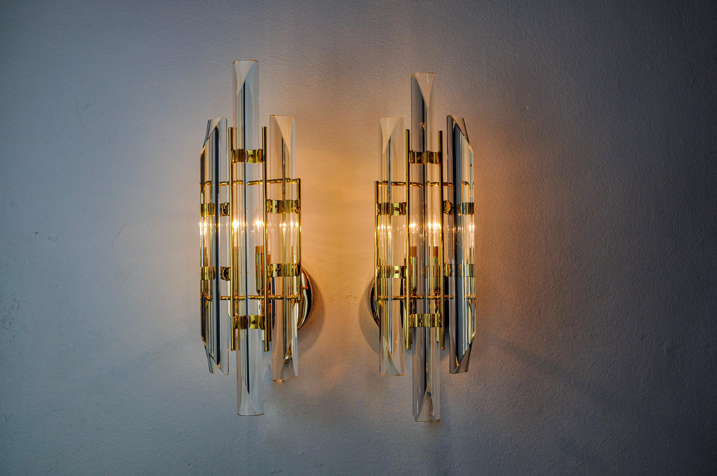 Pair of Venini wall lights, Triedri glass, Murano, Italy 1970 In Good Condition For Sale In BARCELONA, ES