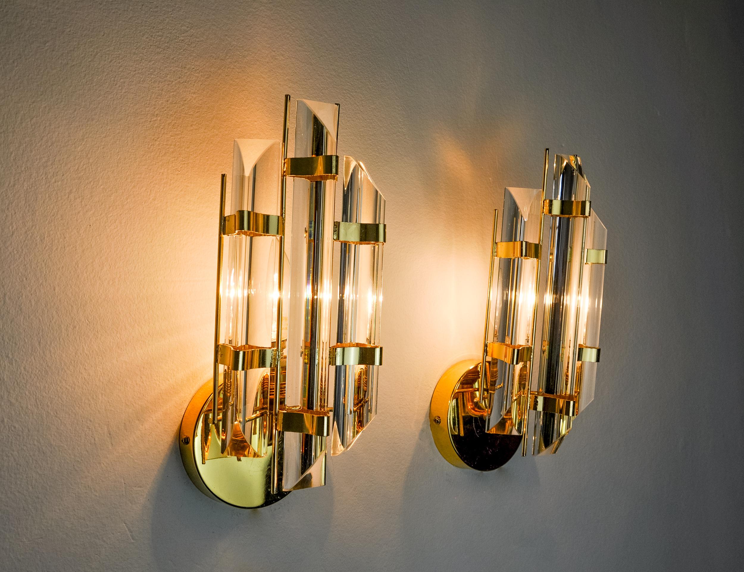 Late 20th Century Pair of Venini wall lights, Triedri glass, Murano, Italy 1970 For Sale