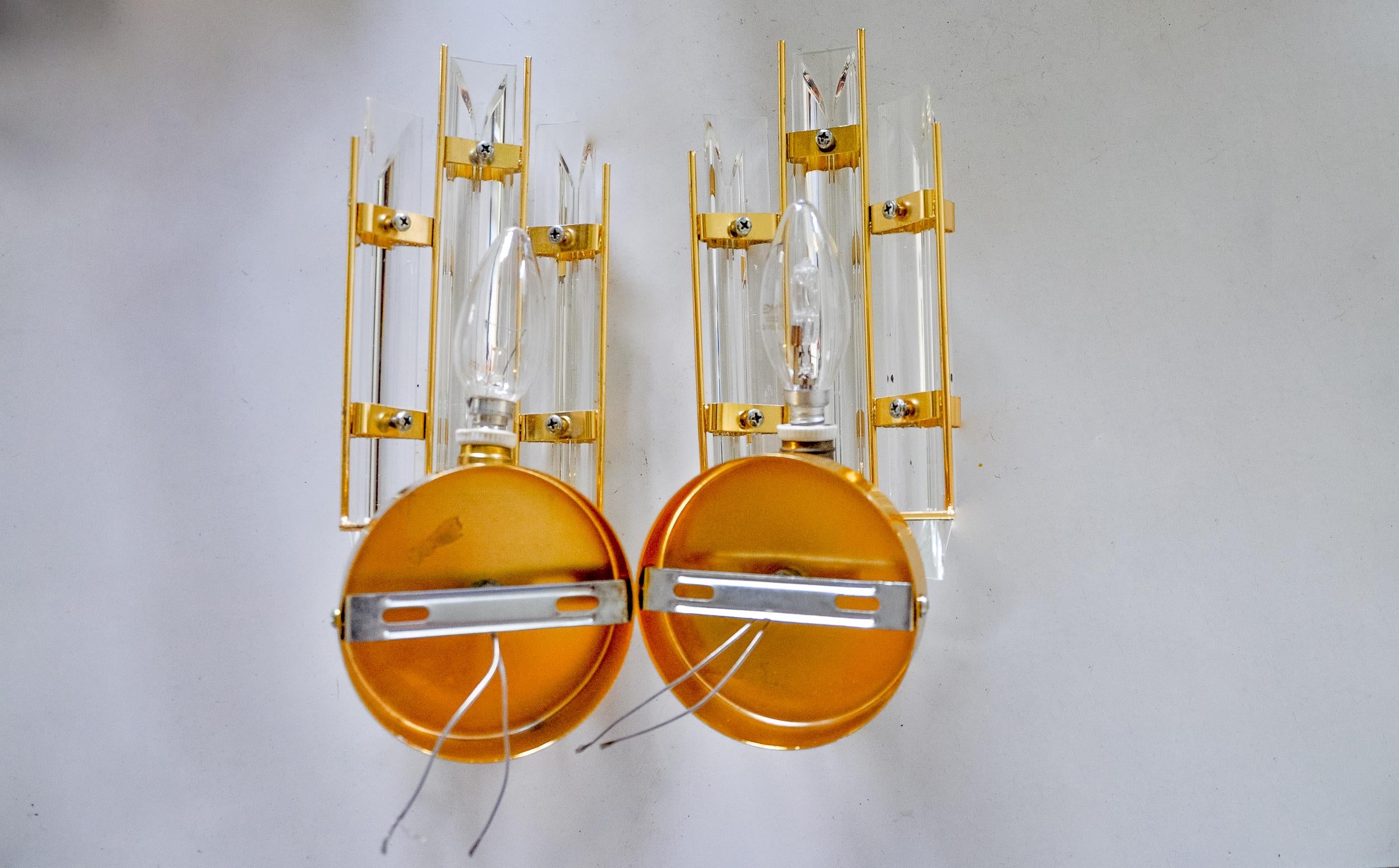 Crystal Pair of Venini wall lights, Triedri glass, Murano, Italy 1970 For Sale