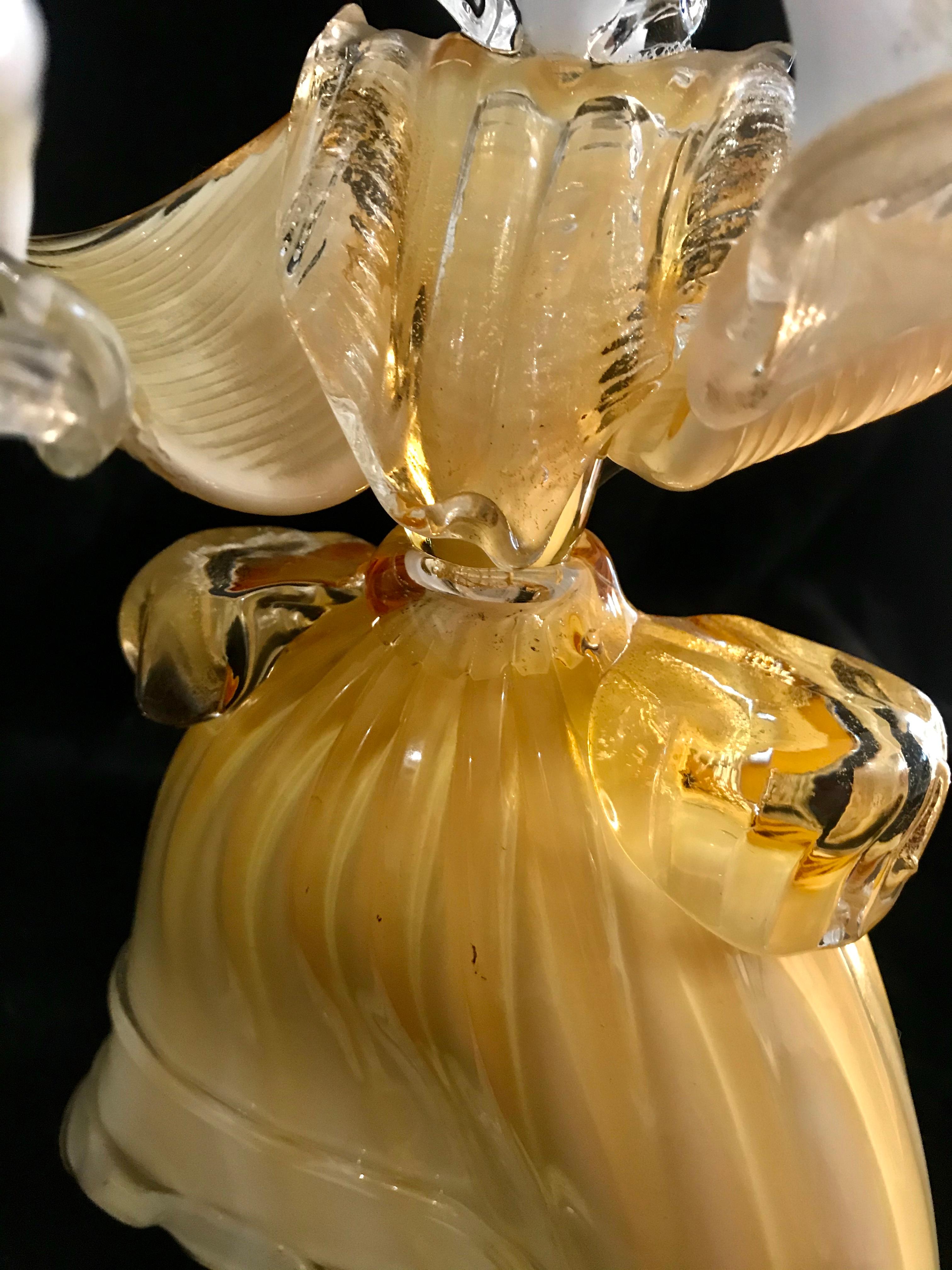 Exceptional Seguso venitian couple  with incrustation gold glass Murano. The Design and the quality of the glass make this piece the best of the Italian Design.
This unique Seguso dancer in gold glass murano are exceptional.

discount shipping