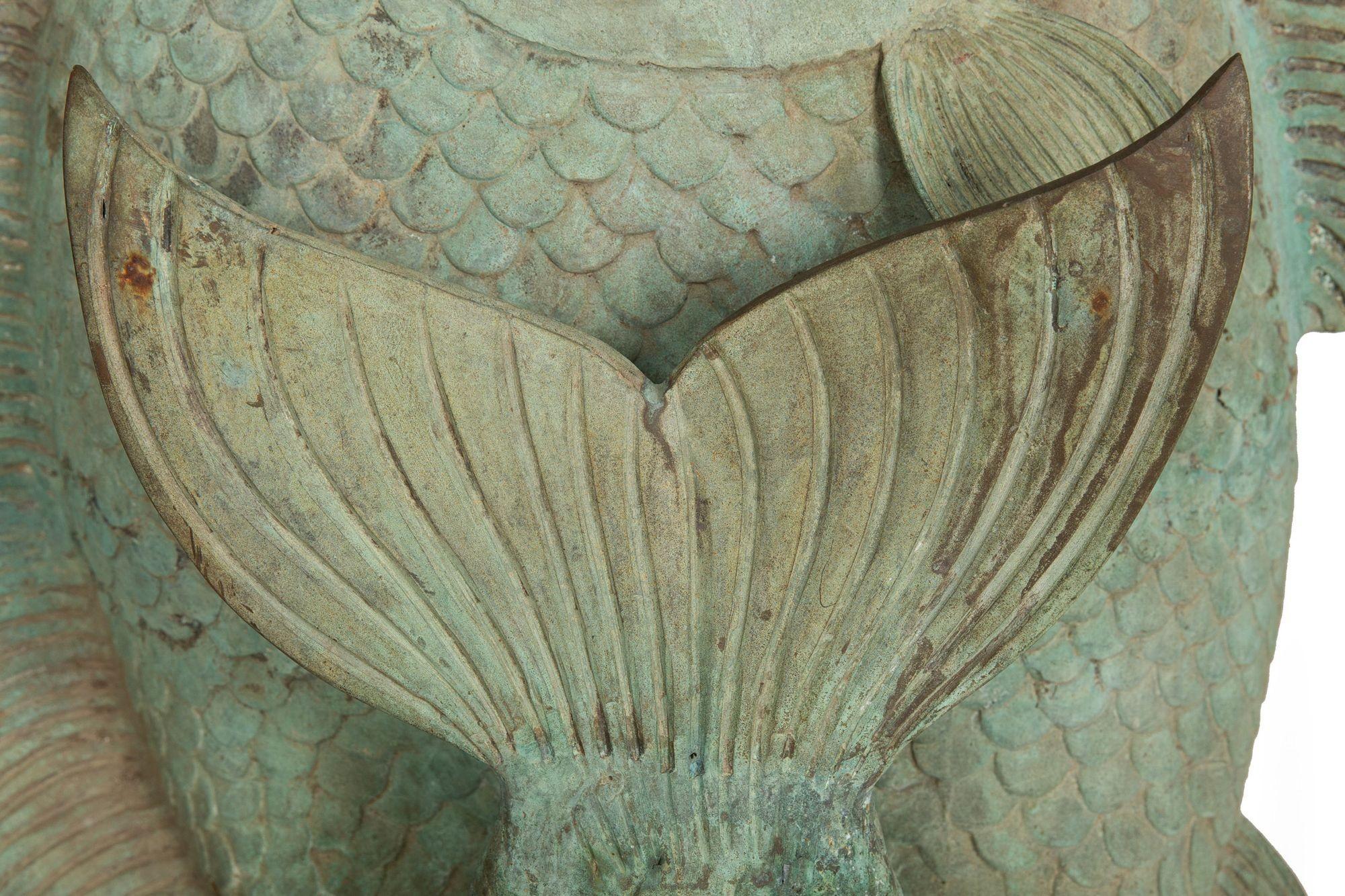 Coppia di sculture da giardino in bronzo Verdigris con pesci Koi, fioriere Jardinieres, 1950 ca. in vendita 5