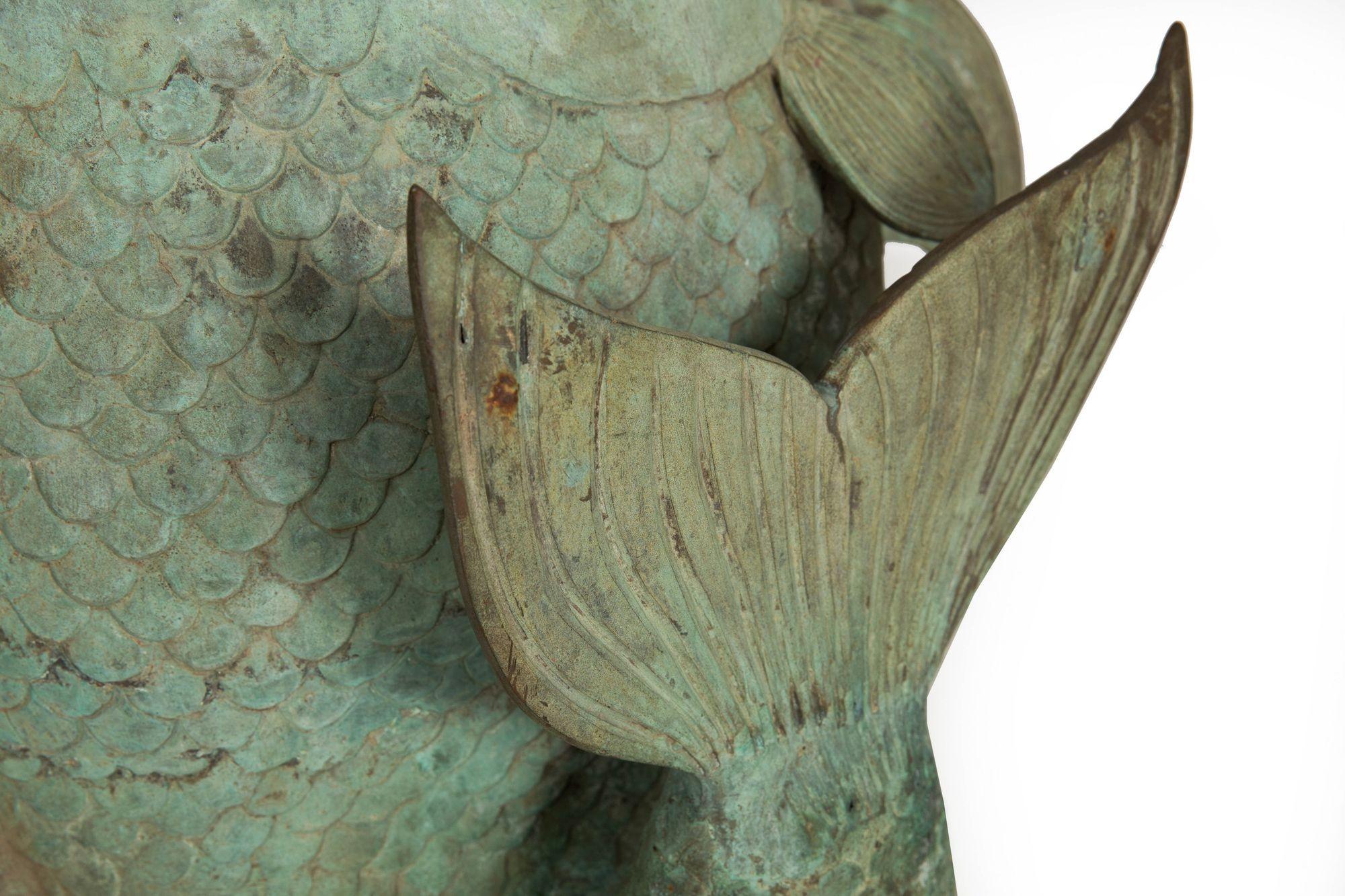 Coppia di sculture da giardino in bronzo Verdigris con pesci Koi, fioriere Jardinieres, 1950 ca. in vendita 11