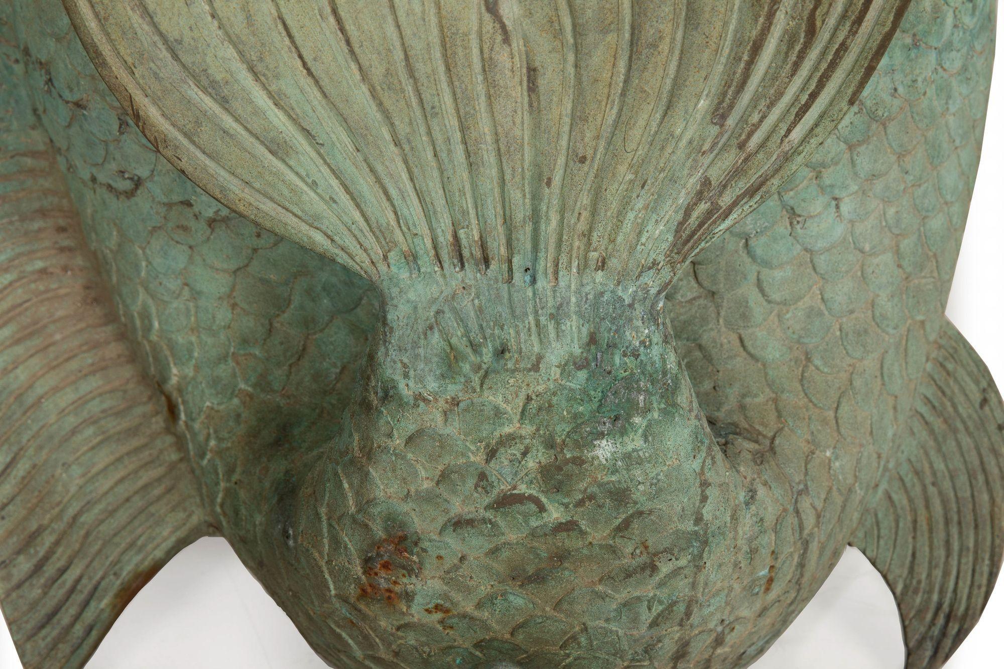 Coppia di sculture da giardino in bronzo Verdigris con pesci Koi, fioriere Jardinieres, 1950 ca. in vendita 13