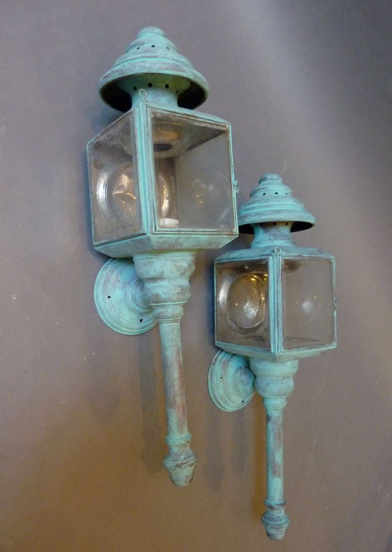 A fine pair of carriage lamps. Made of copper with a greenish blue verdigris patination. Good proportions, circa 1900.