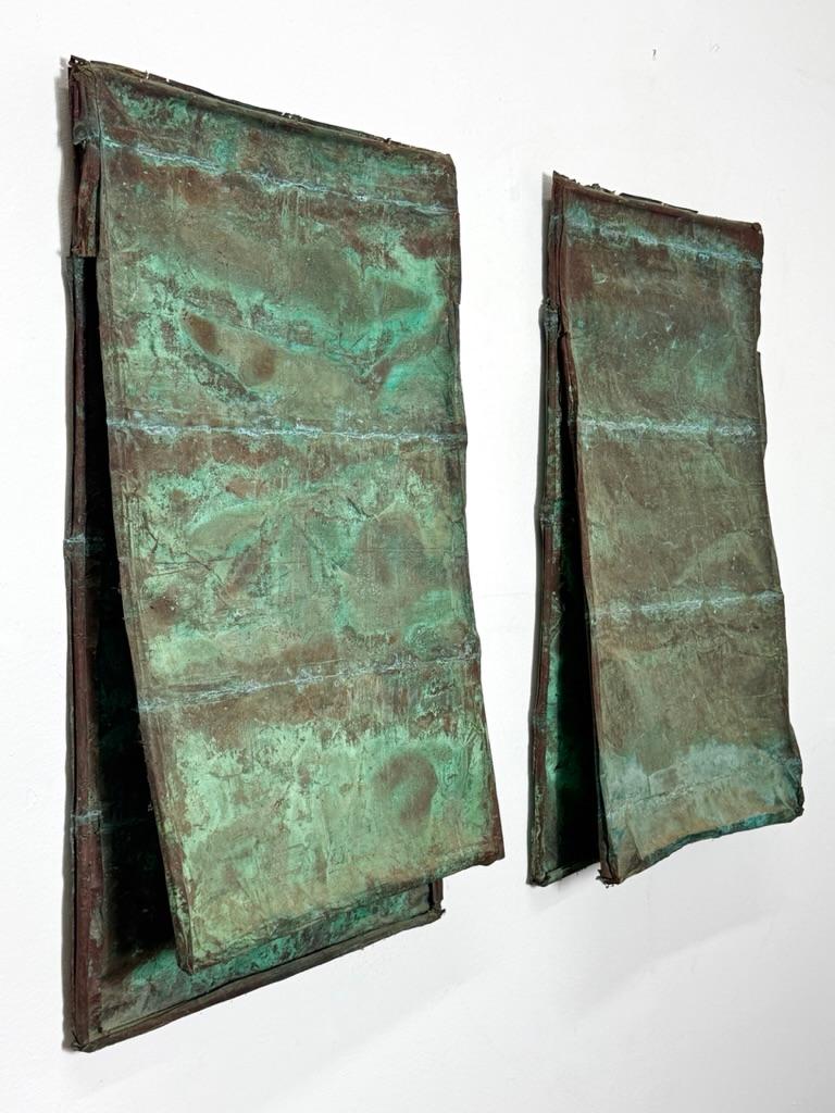 Mid-Century Modern Paire de sculptures murales en cuivre vert-de-gris en relief d'Eugène Sturman, 1970 en vente
