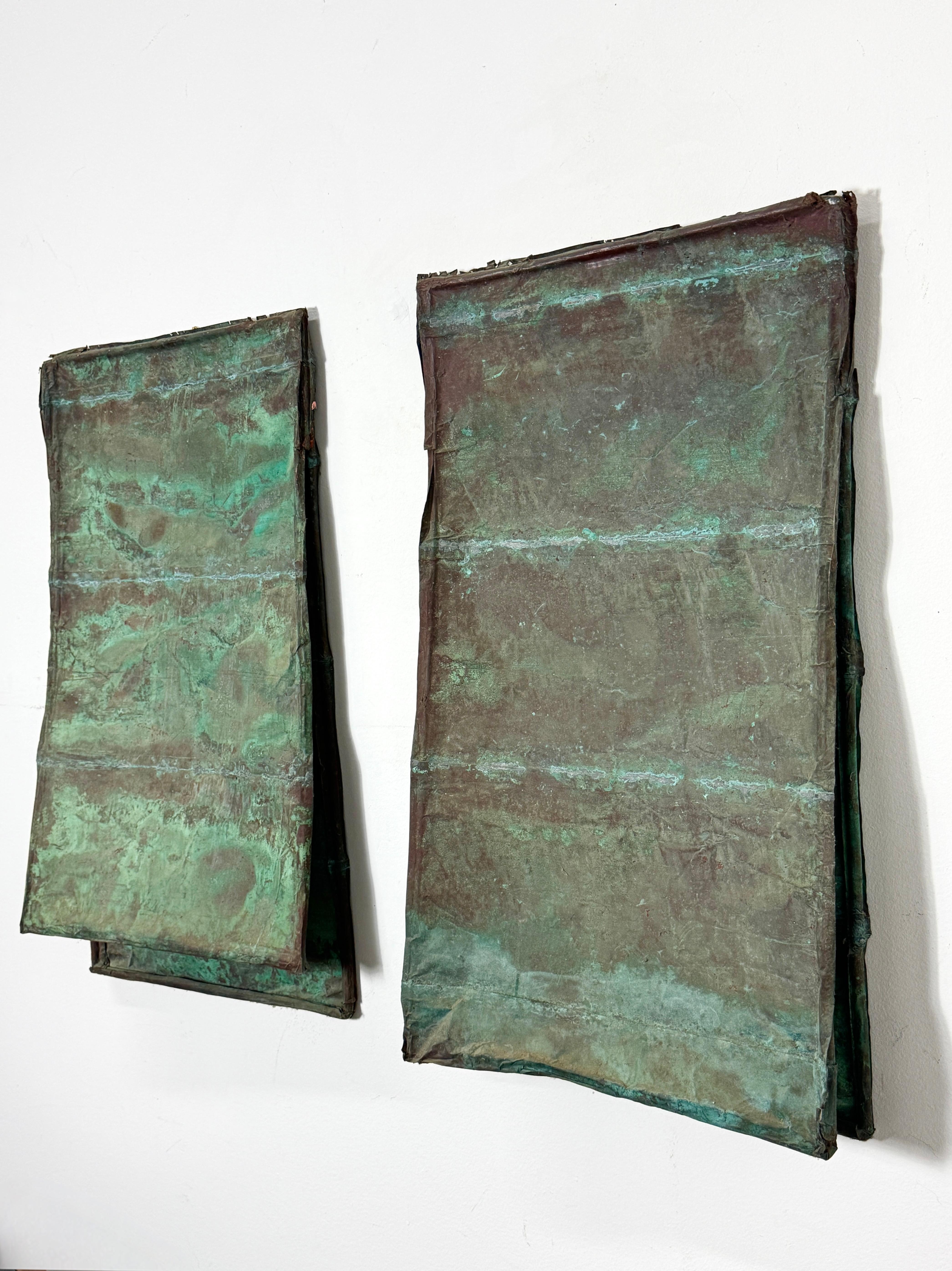 Paire de sculptures murales en cuivre vert-de-gris en relief d'Eugène Sturman, 1970 État moyen - En vente à Troy, MI