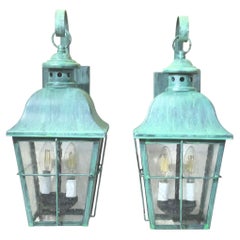 Paire d'appliques murales d'extérieur en acier fini vert-de-gris - verre semé 18 "x 8 "x 9".