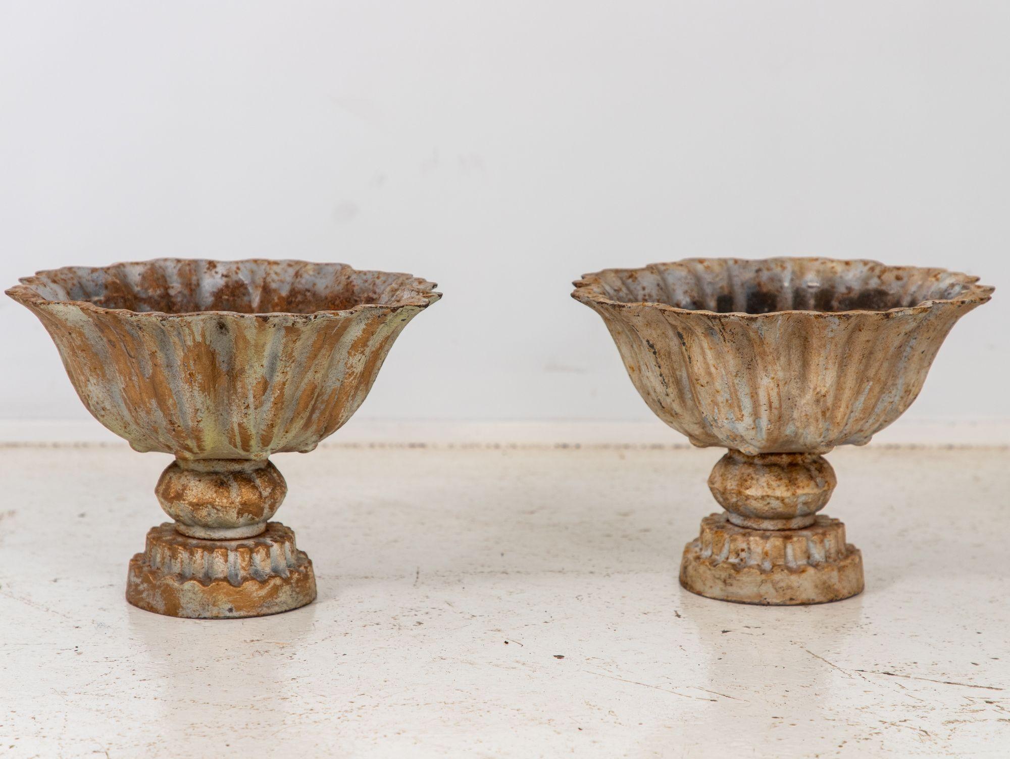 Pair of Verdigris Painted Iron Tazzas or Urns, English late 20th Century In Good Condition For Sale In South Salem, NY