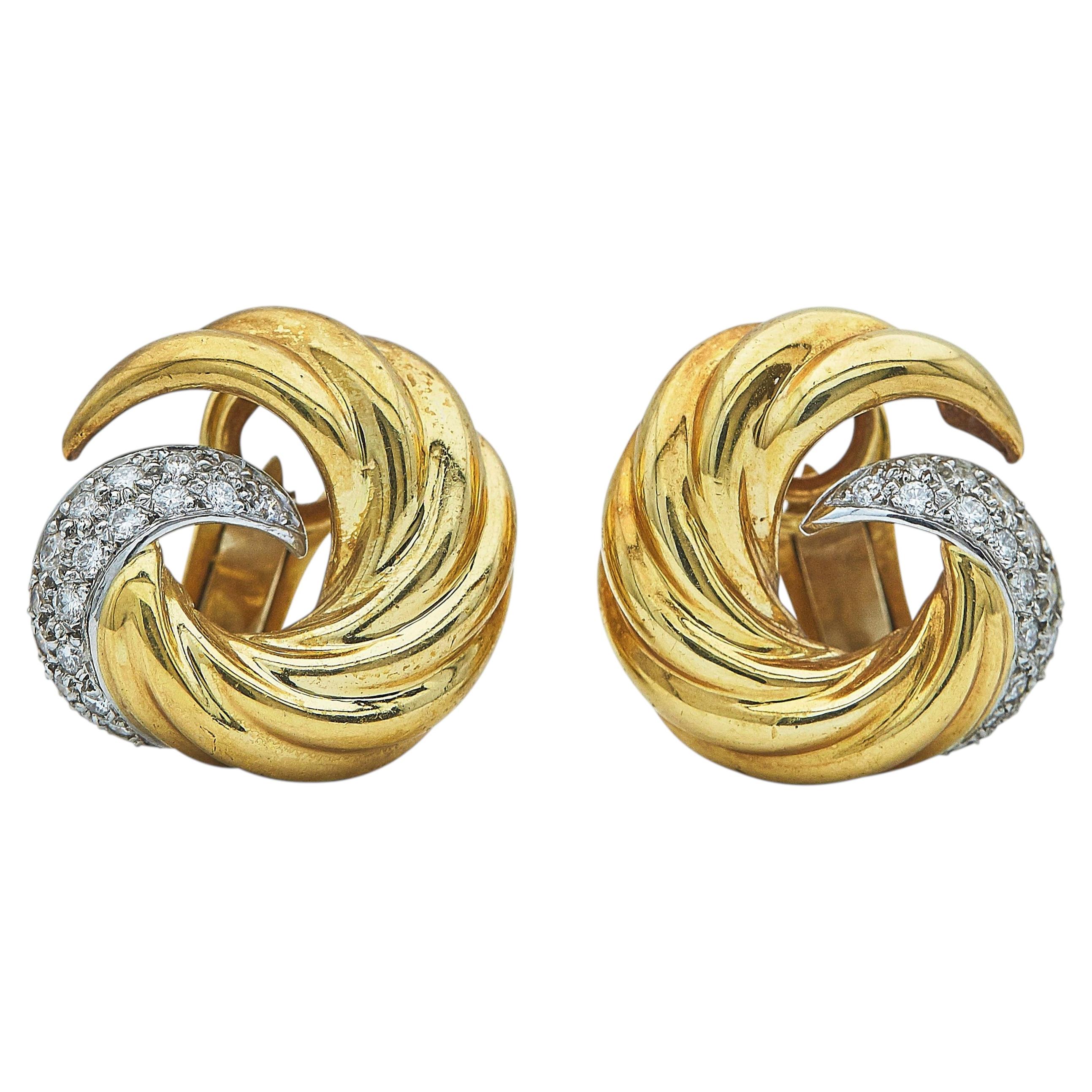 Coppia di orecchini Verdura in oro giallo 18k e platino con motivo a spirale di diamanti
