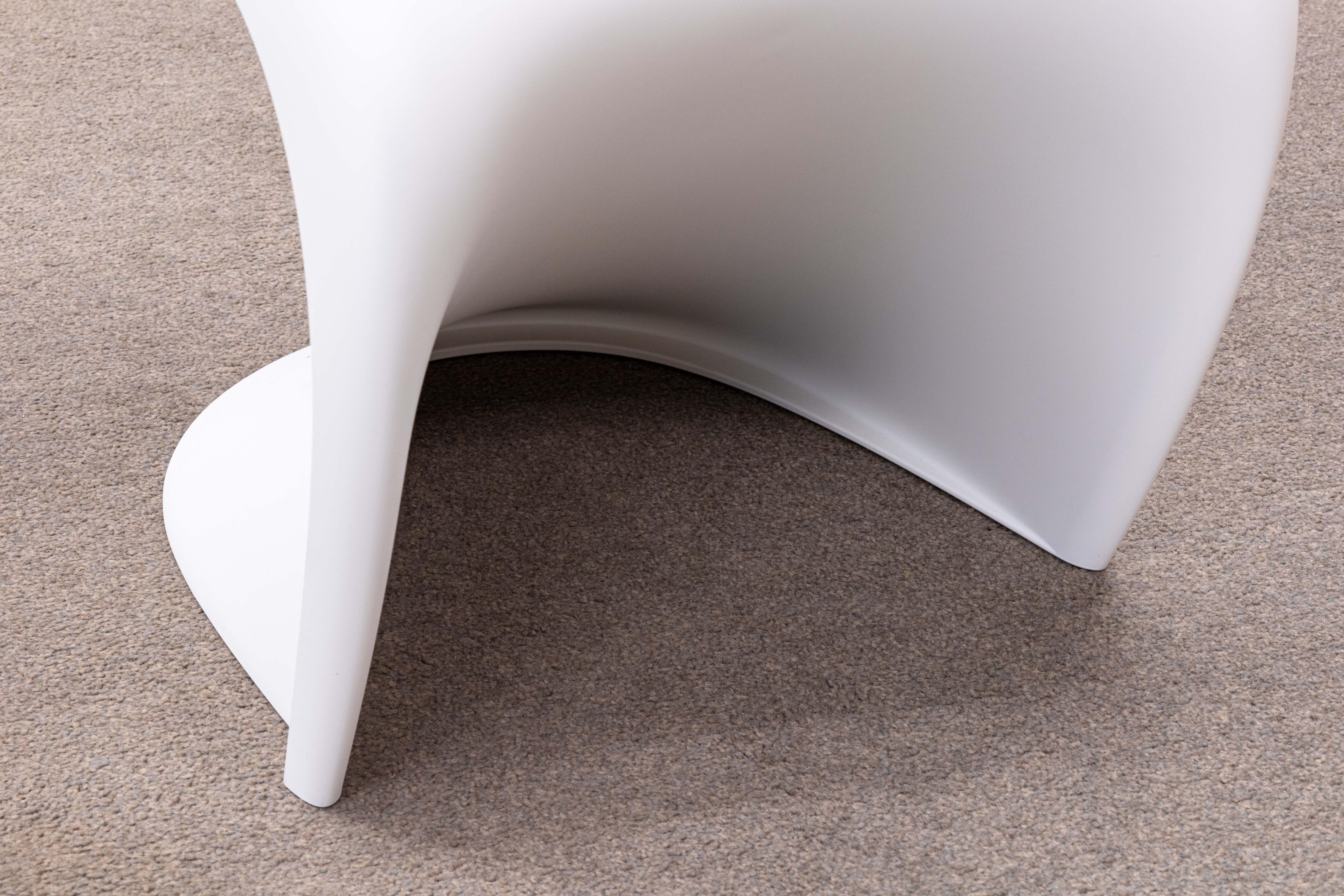 Danois Paire de chaises d'appoint blanches Verner Panton Design Within Reach Vitra 727 en vente