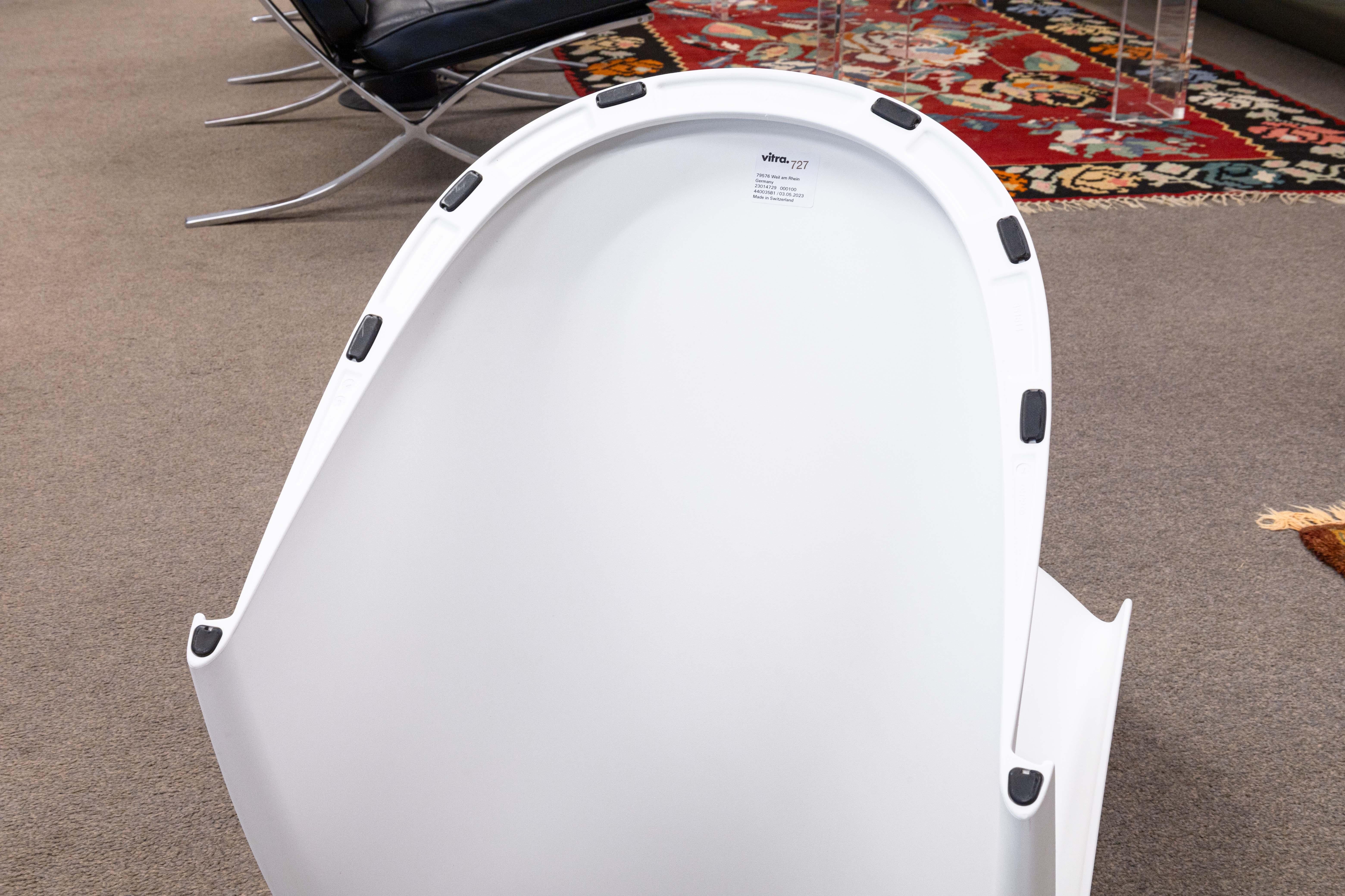 Plastique Paire de chaises d'appoint blanches Verner Panton Design Within Reach Vitra 727 en vente
